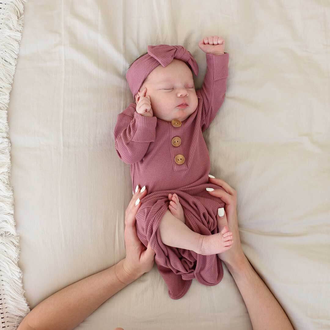  Boysenberry Bamboo Waffle Newborn Baby Knot Gown & Hat Set、mySite、layawaytickets