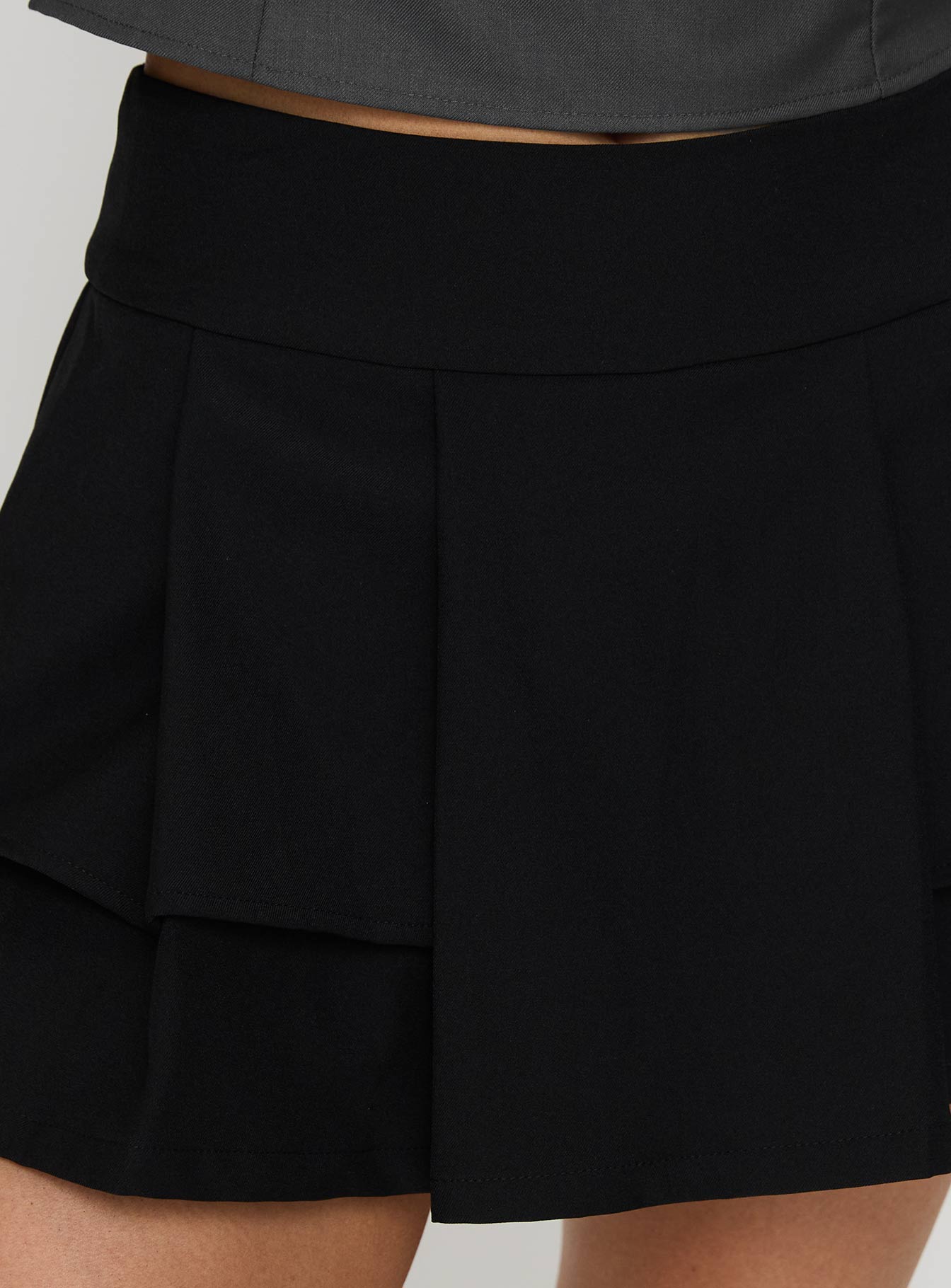 Yeva Pleat Mini Skirt Black、mySite、solidvoid