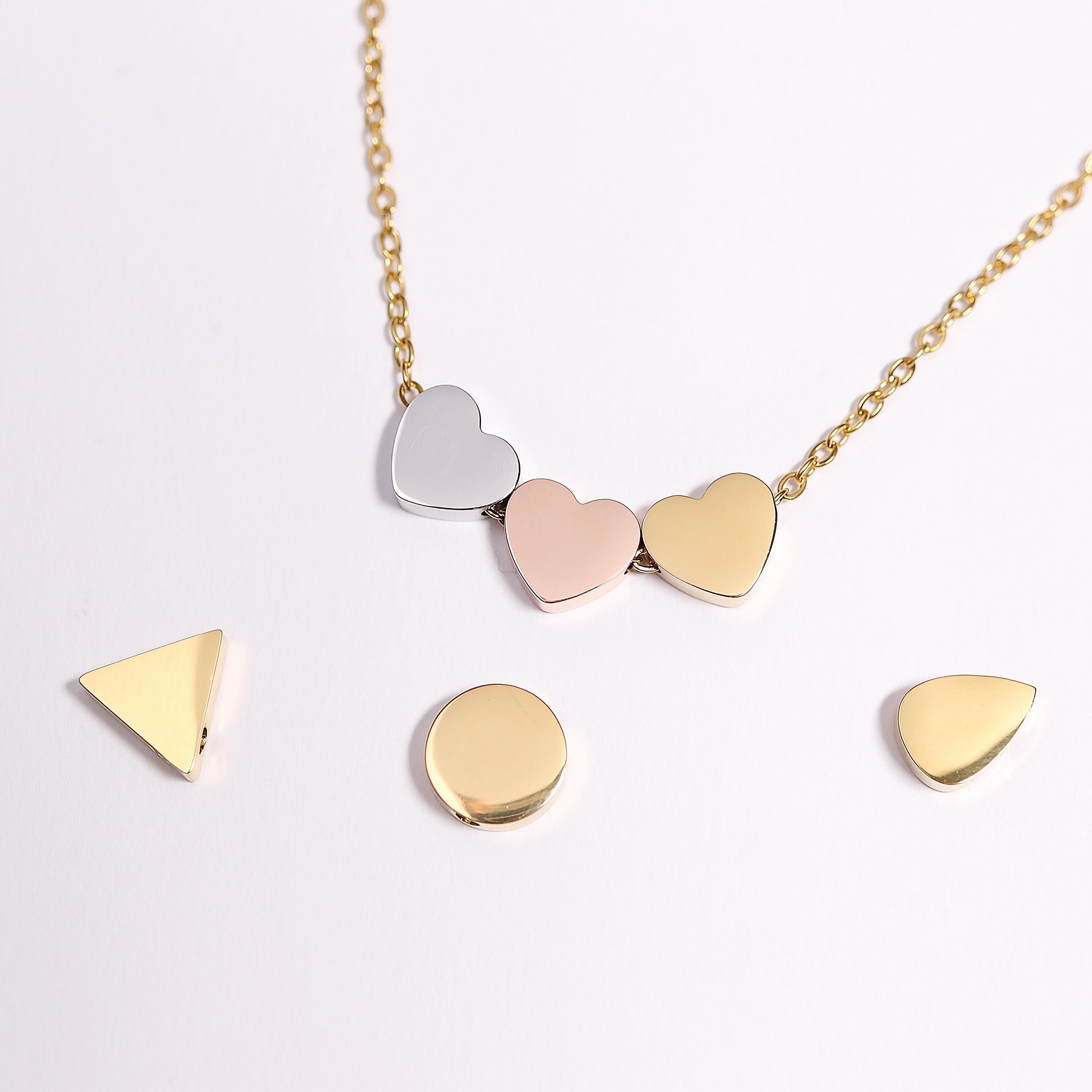 18K Gold PVD Stainless Steel Mini Triangle Bead Pendant / SBB0347、mySite、dreamappss