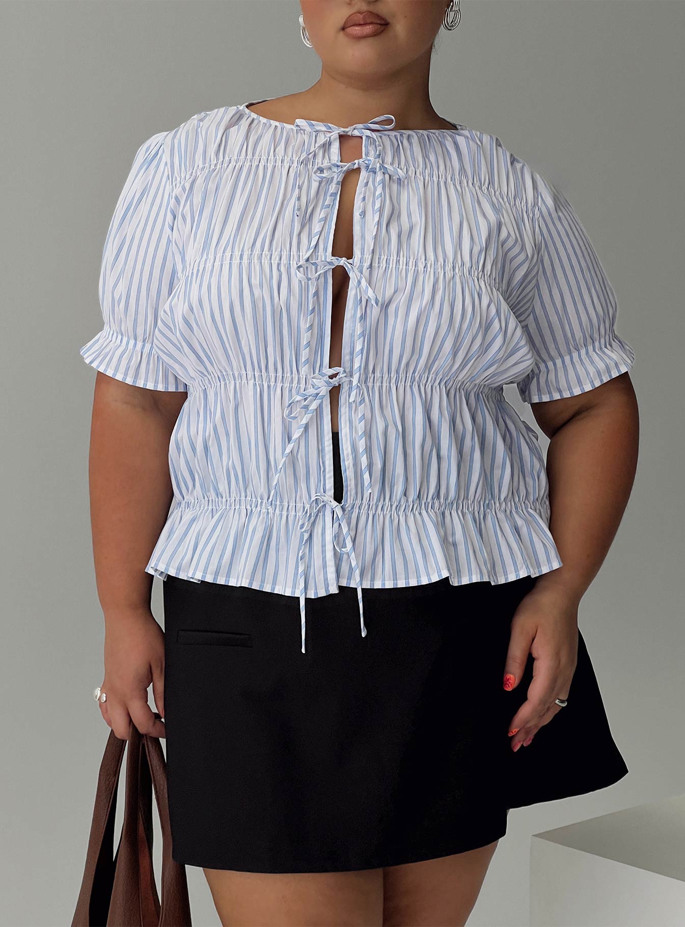 Alistair Bow Tie Top Blue / White Stripe Curve、mySite、solidvoid