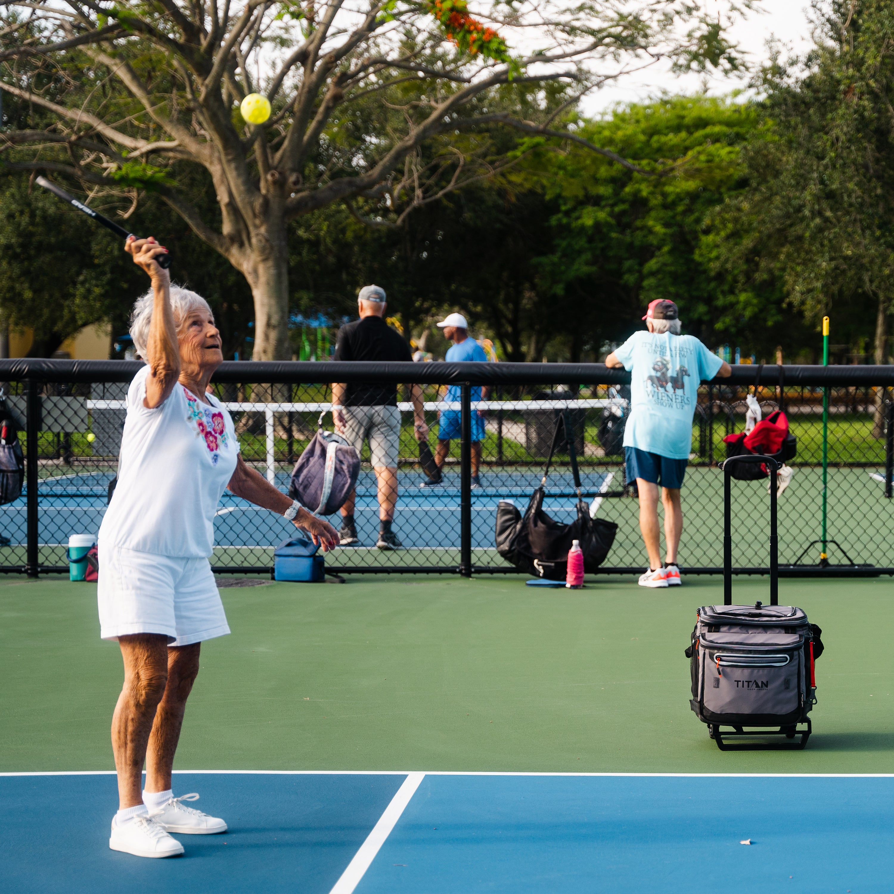 60 (50+10) Can Wheeled Cooler、mySite、noshort