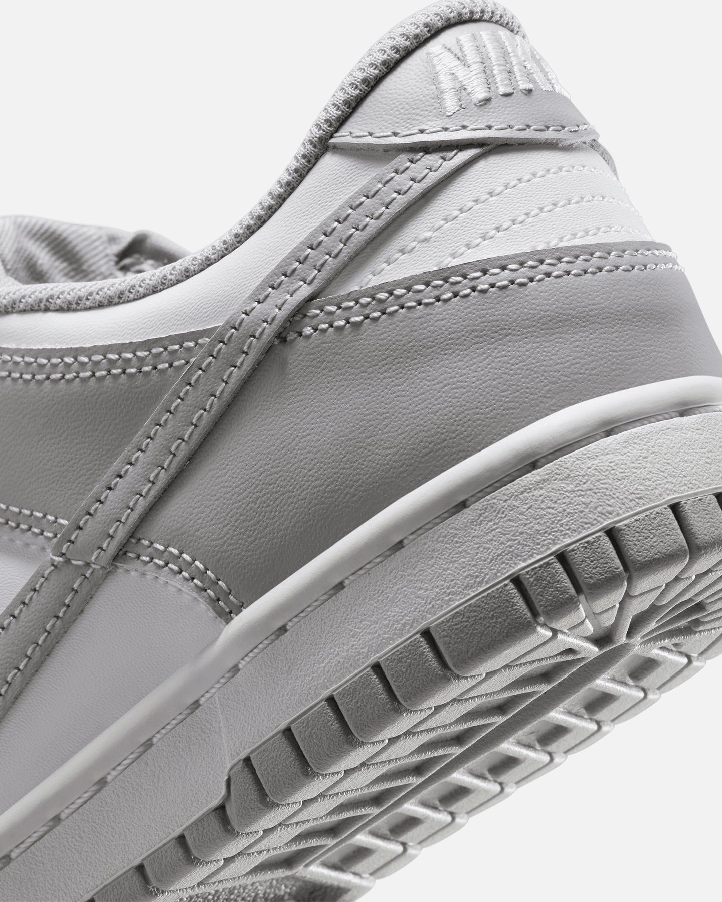 Nike Kids' Dunk Low (GS) White/Smoke Grey、mySite、zt4zffjzw