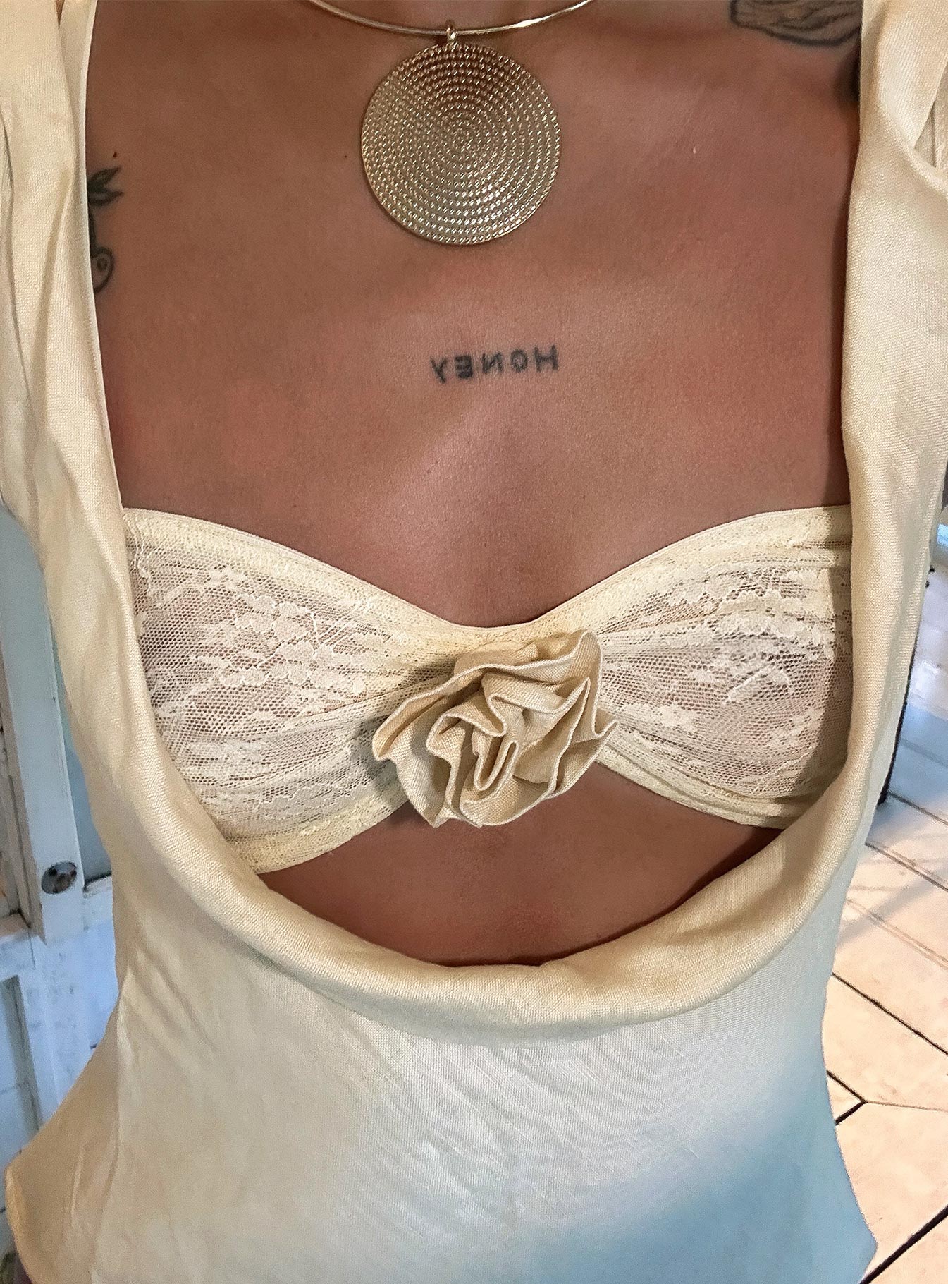 Delilah Top Ivory、mySite、solidvoid