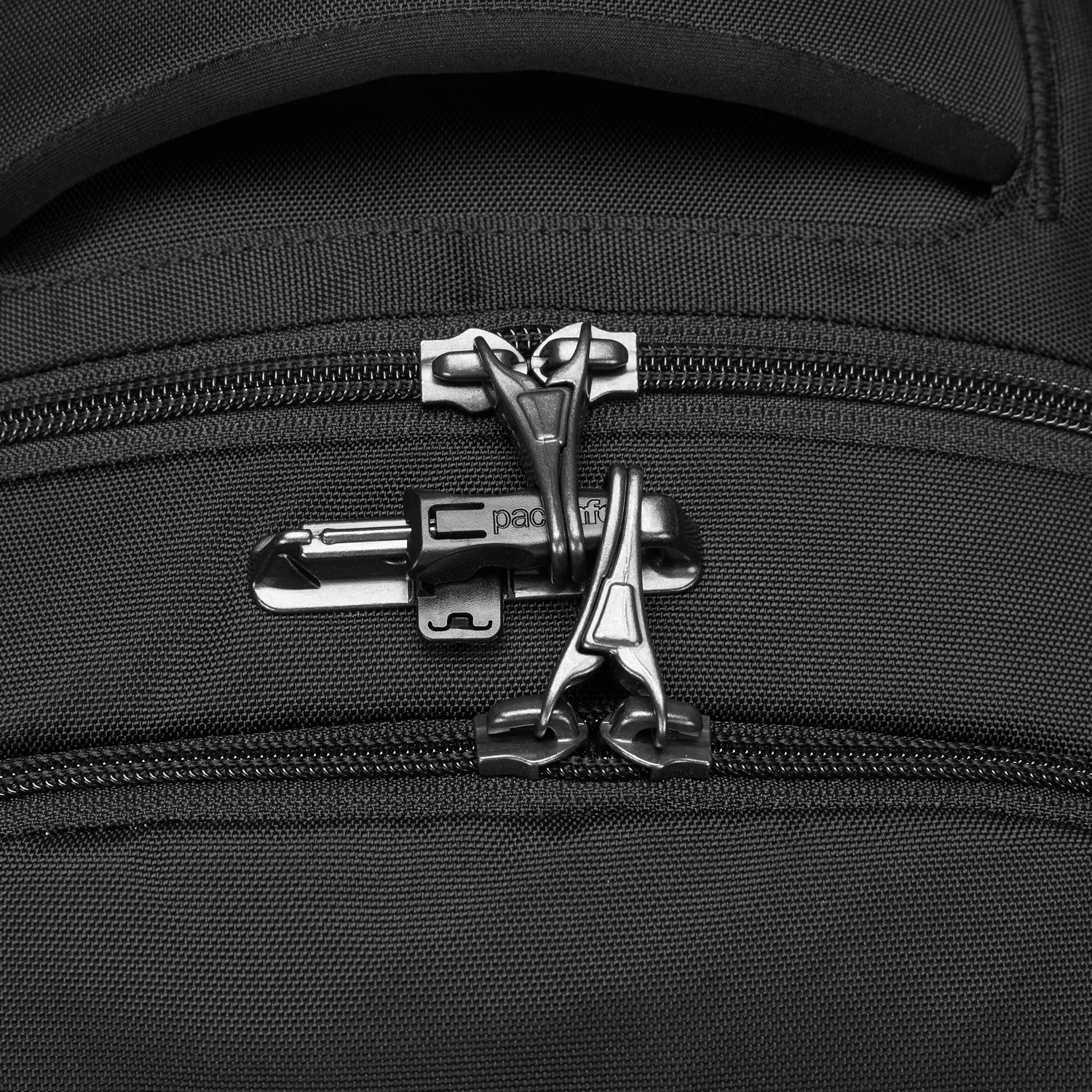 Pacsafe® X 25L anti-theft backpack、mySite、garagedoors4me