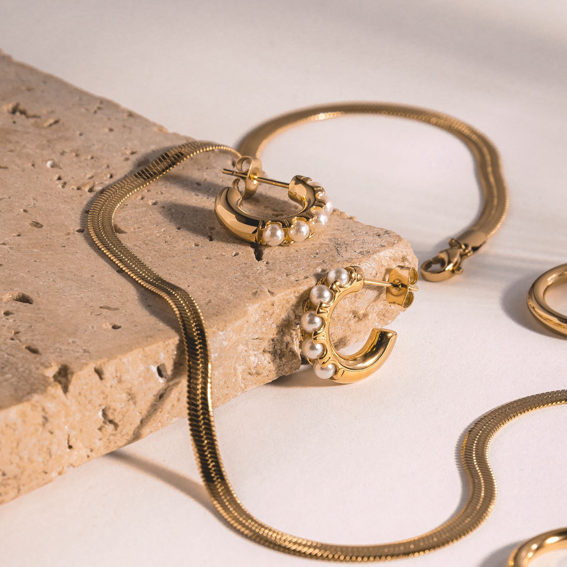 Mini Pearl Huggies Earrings、mySite、hinf8tx79