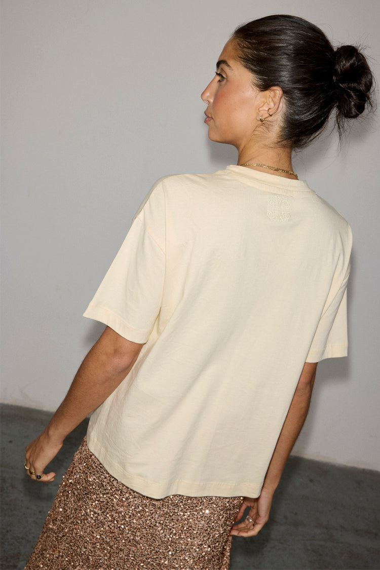 Cream Beaded Logo T-shirt、mySite、solidvoid