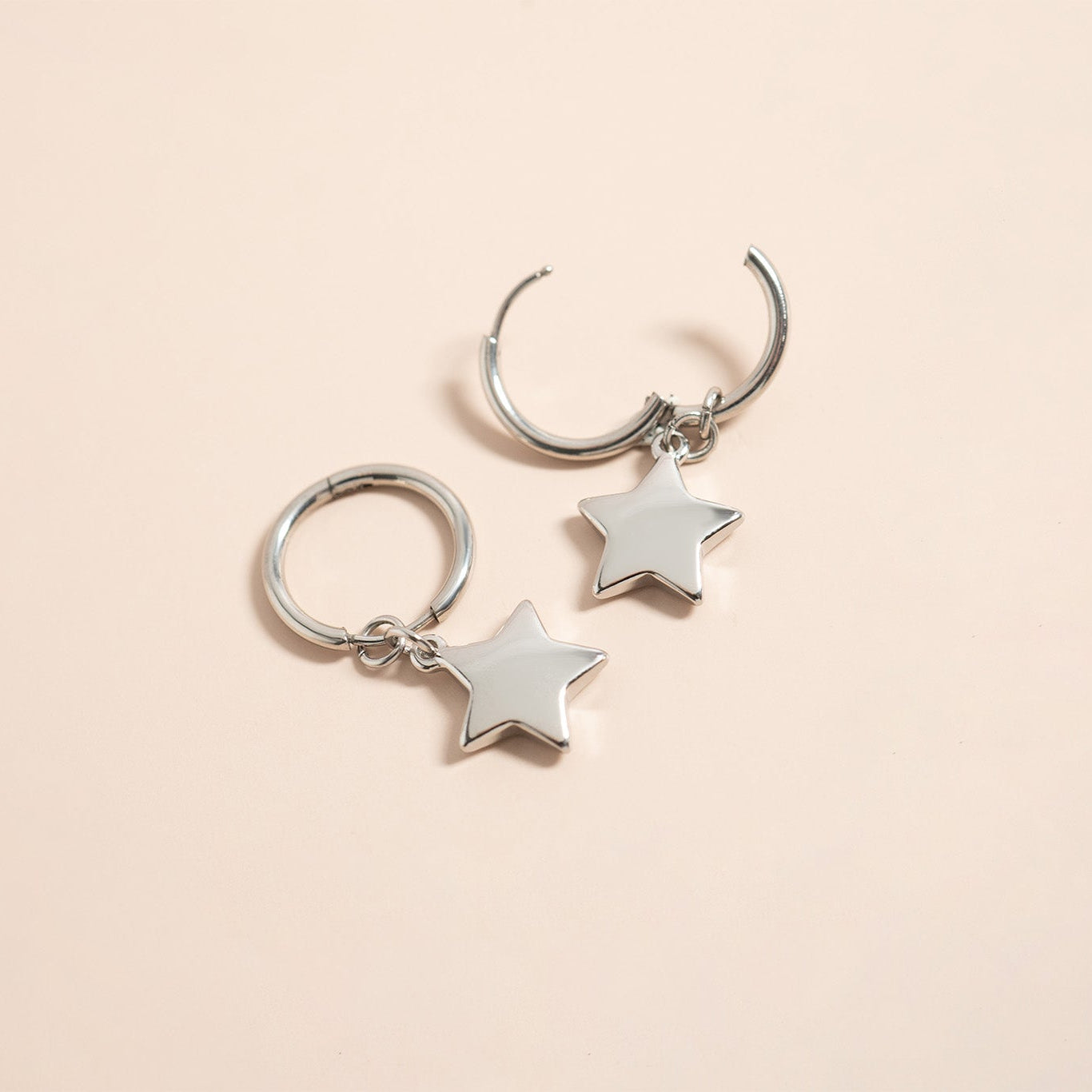 18K Gold PVD Stainless Steel Star Huggie Earrings / ERJ0070、mySite、dreamappss