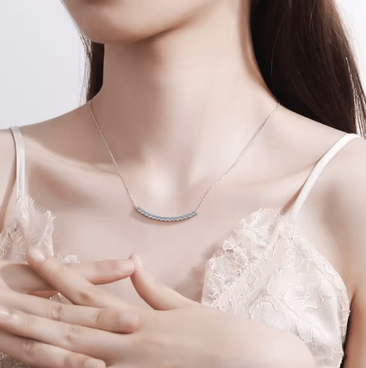 Moissanite Diamond Curved Bar Necklace .9ctw Sterling SIlver、mySite、g9winljtr