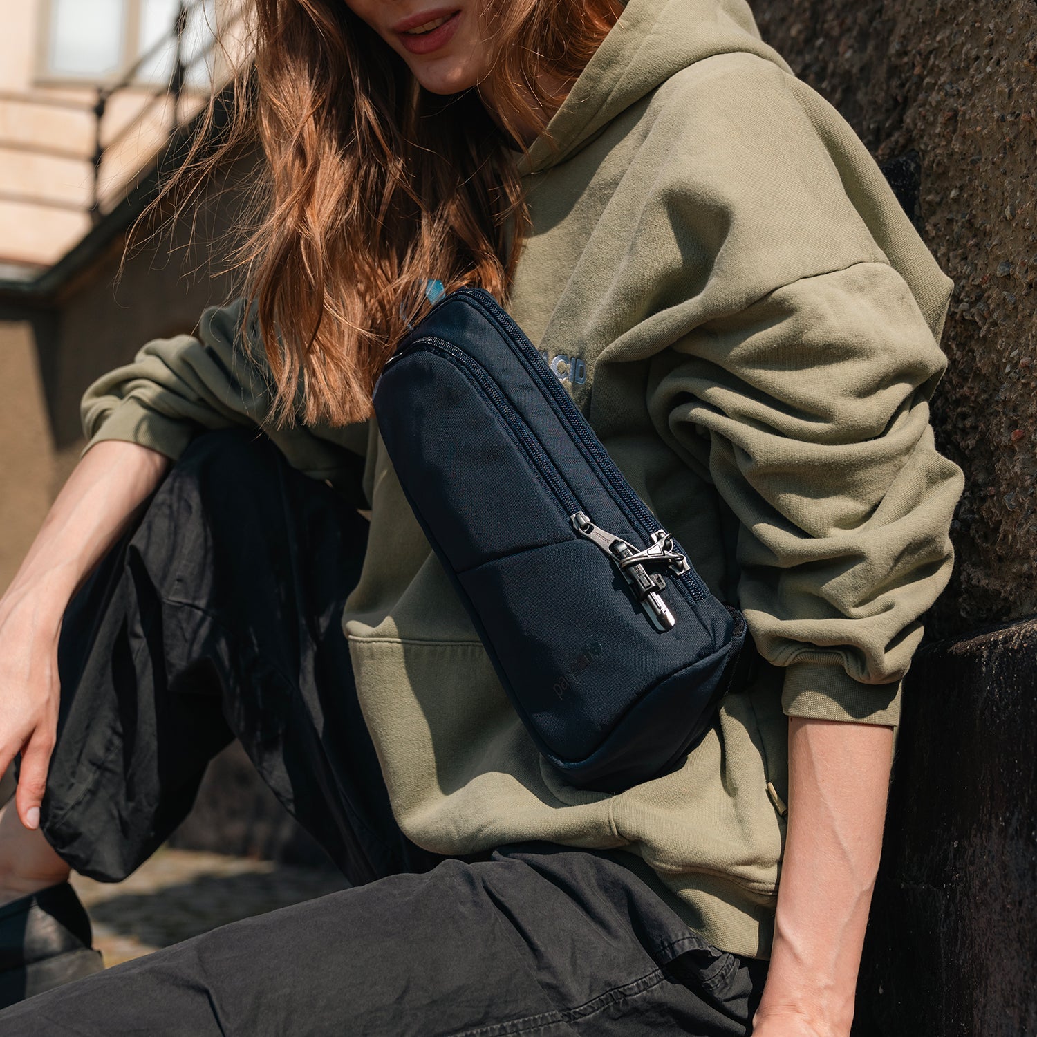 Pacsafe® V anti-theft action sling pack、mySite、garagedoors4me