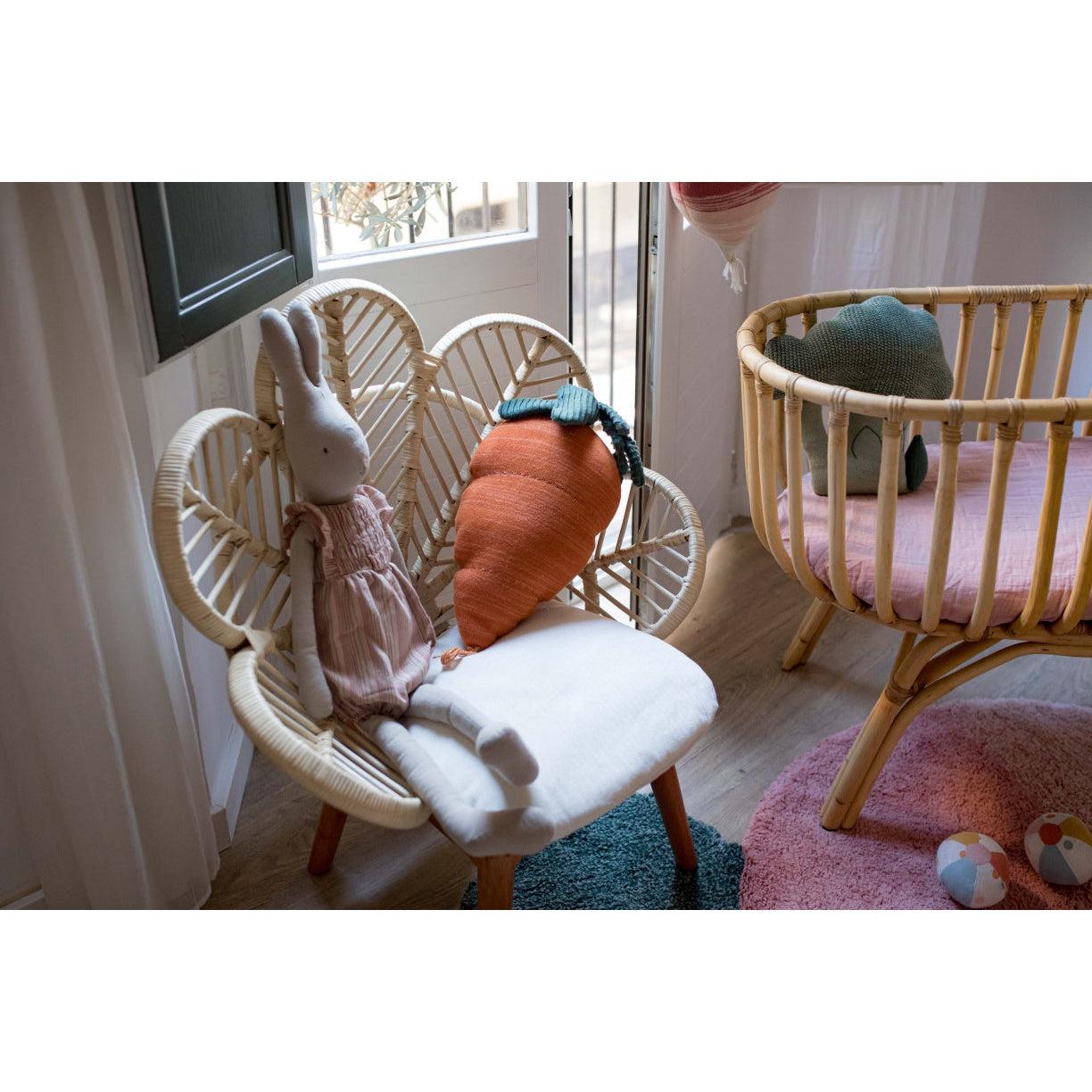 Oli & Carol Cathy the Carrot Knitted Cushion、mySite、gigharbornorthrealestate