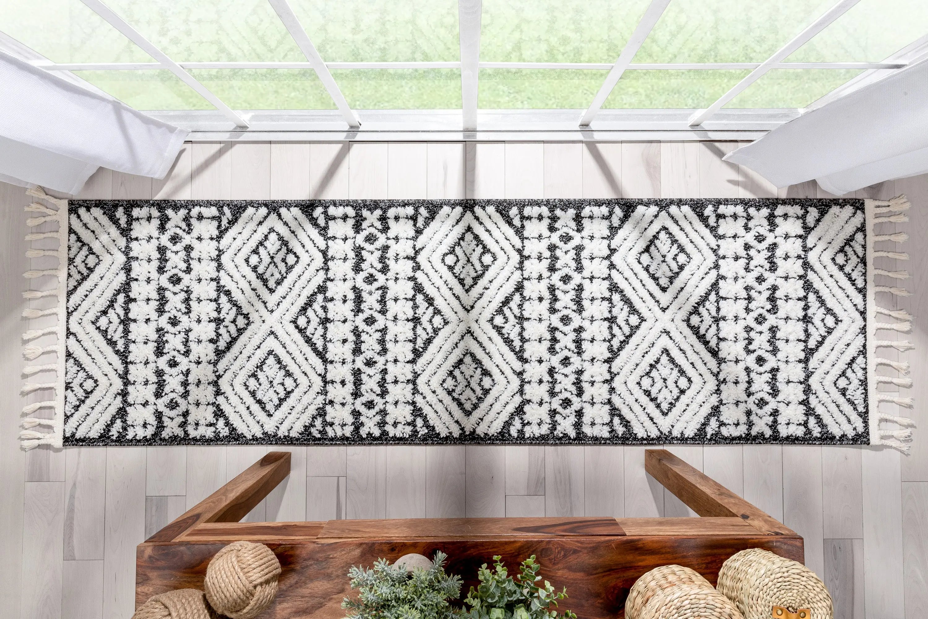 Eliana Tribal Geometric Chevron pattern Dark Grey White High-Low Textured Rug、mySite、gigharbornorthrealestate