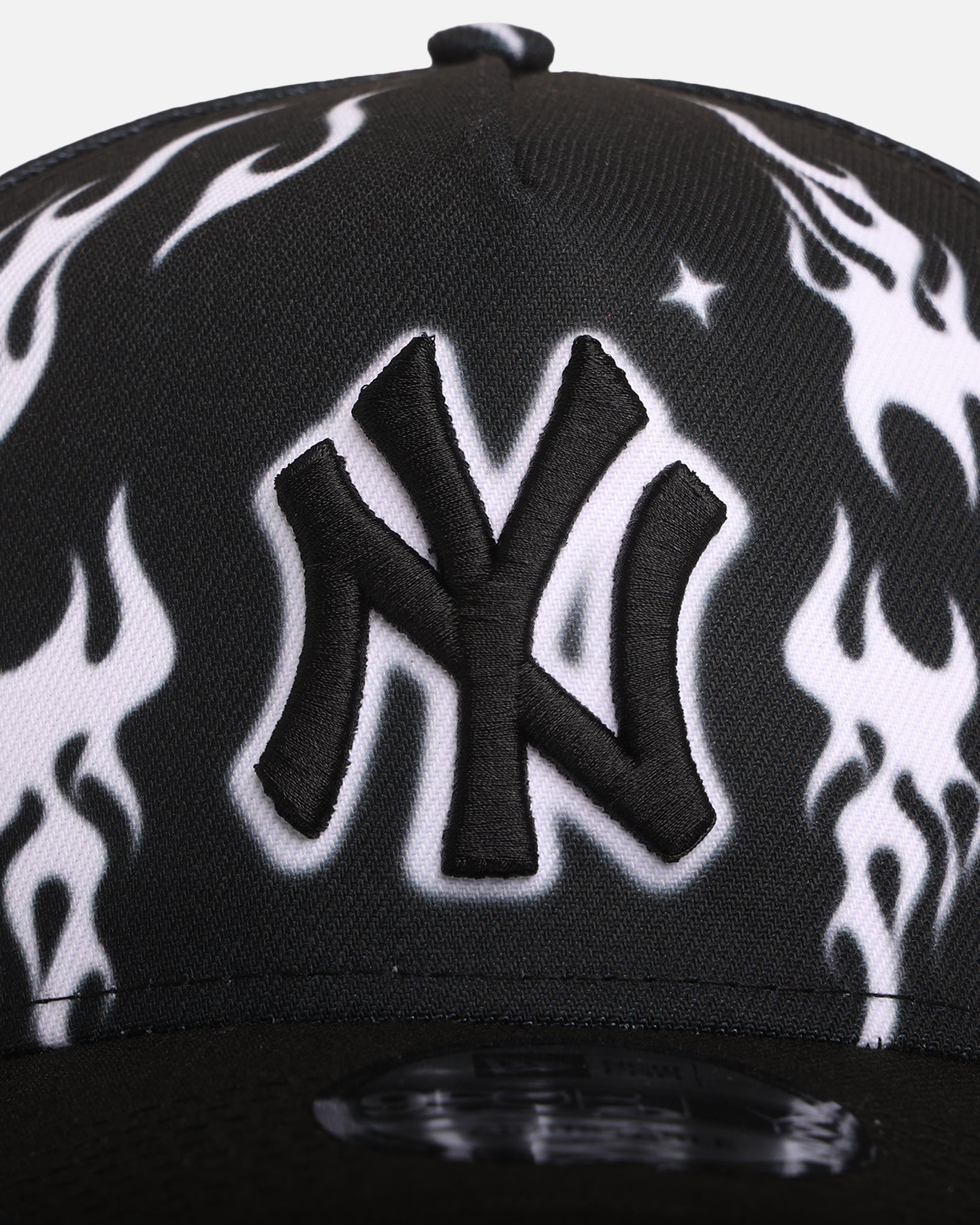 New Era New York Yankees 'Crown Flames' 9OFRTY A-Frame Snapback Black/White、mySite、zt4zffjzw