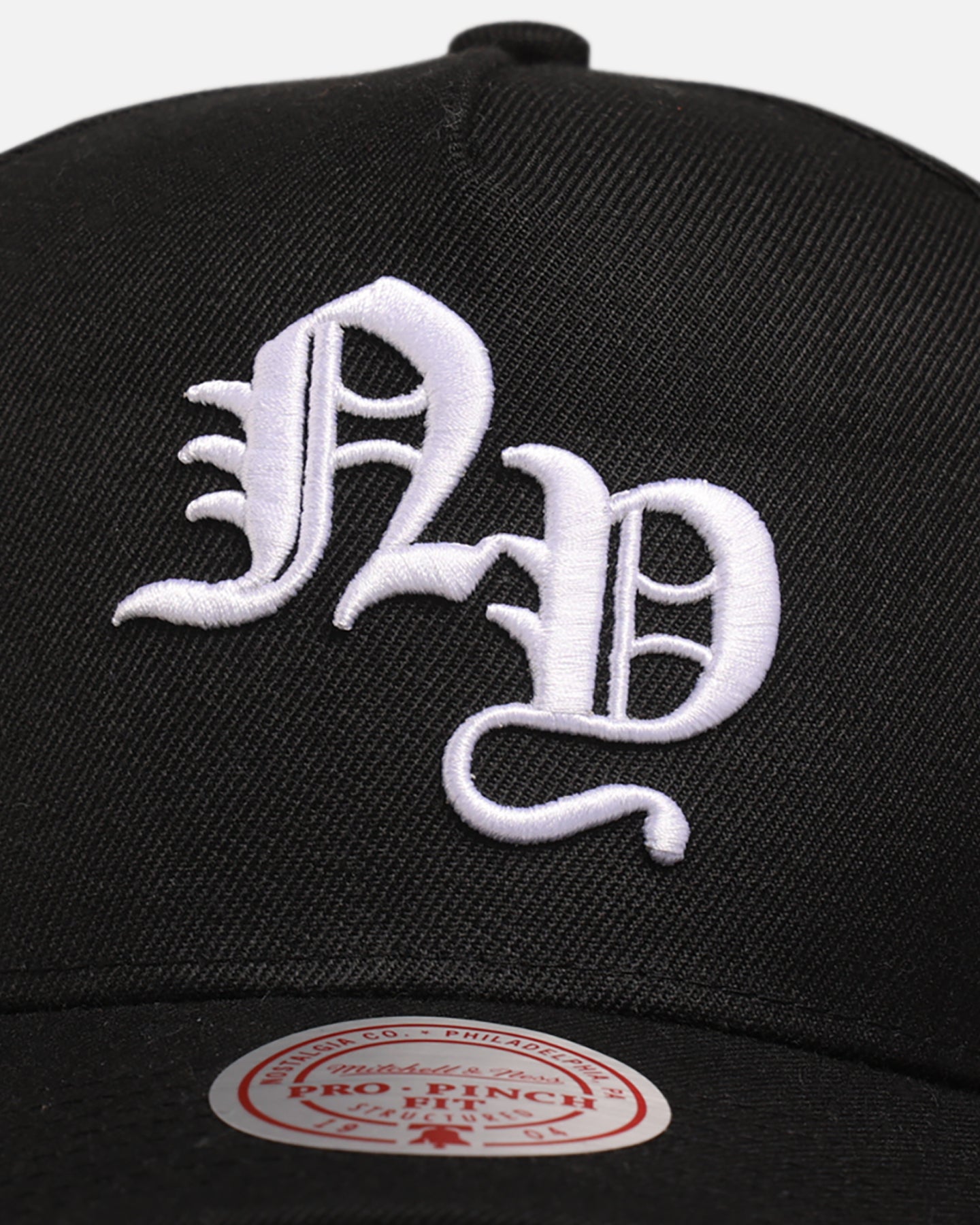 Mitchell & Ness New York Knicks 'Gothic Letter' Pro Pinch Snapback Black、mySite、zt4zffjzw