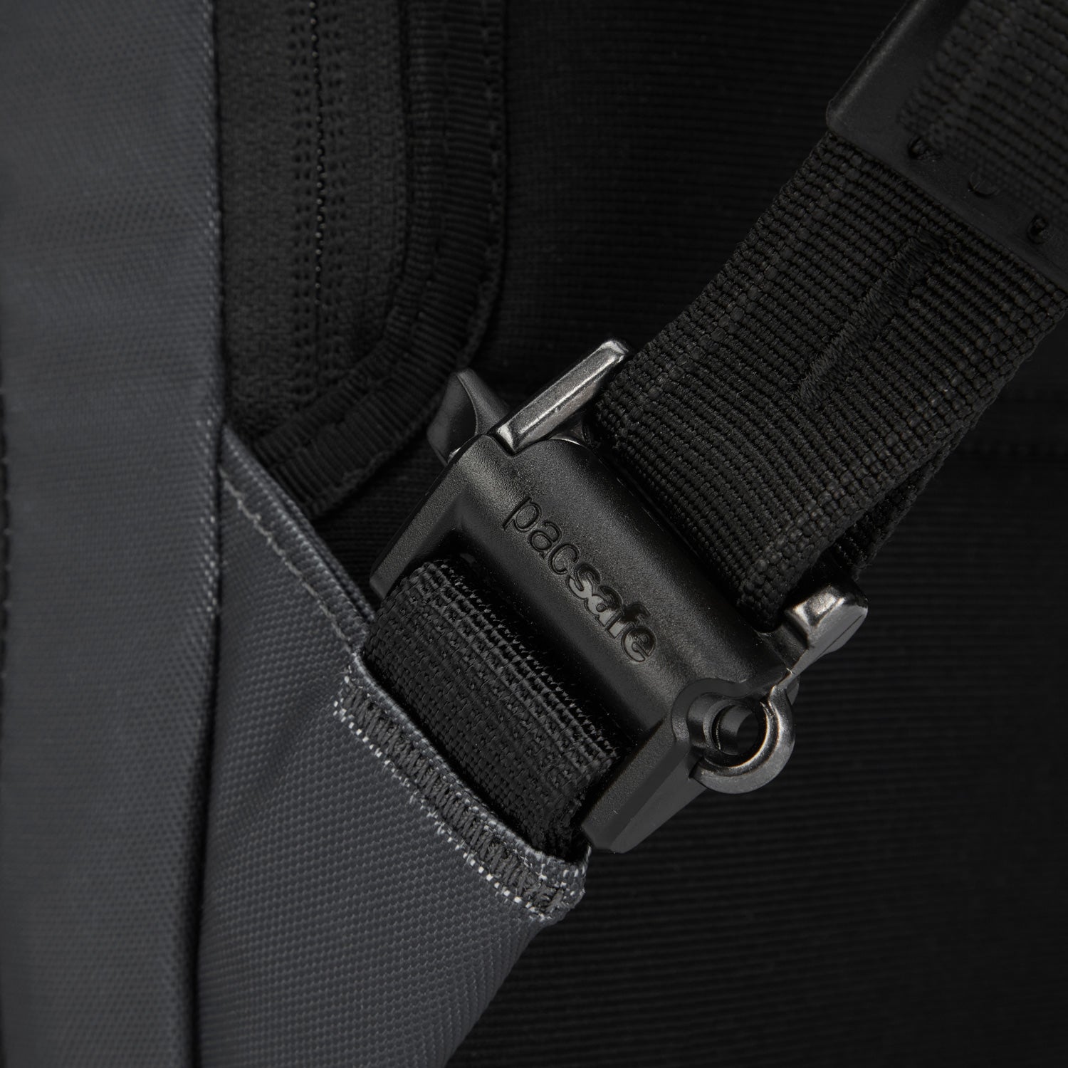 Pacsafe® V anti-theft Commuter Backpack (Fits 13 / 16 Laptop)、mySite、garagedoors4me