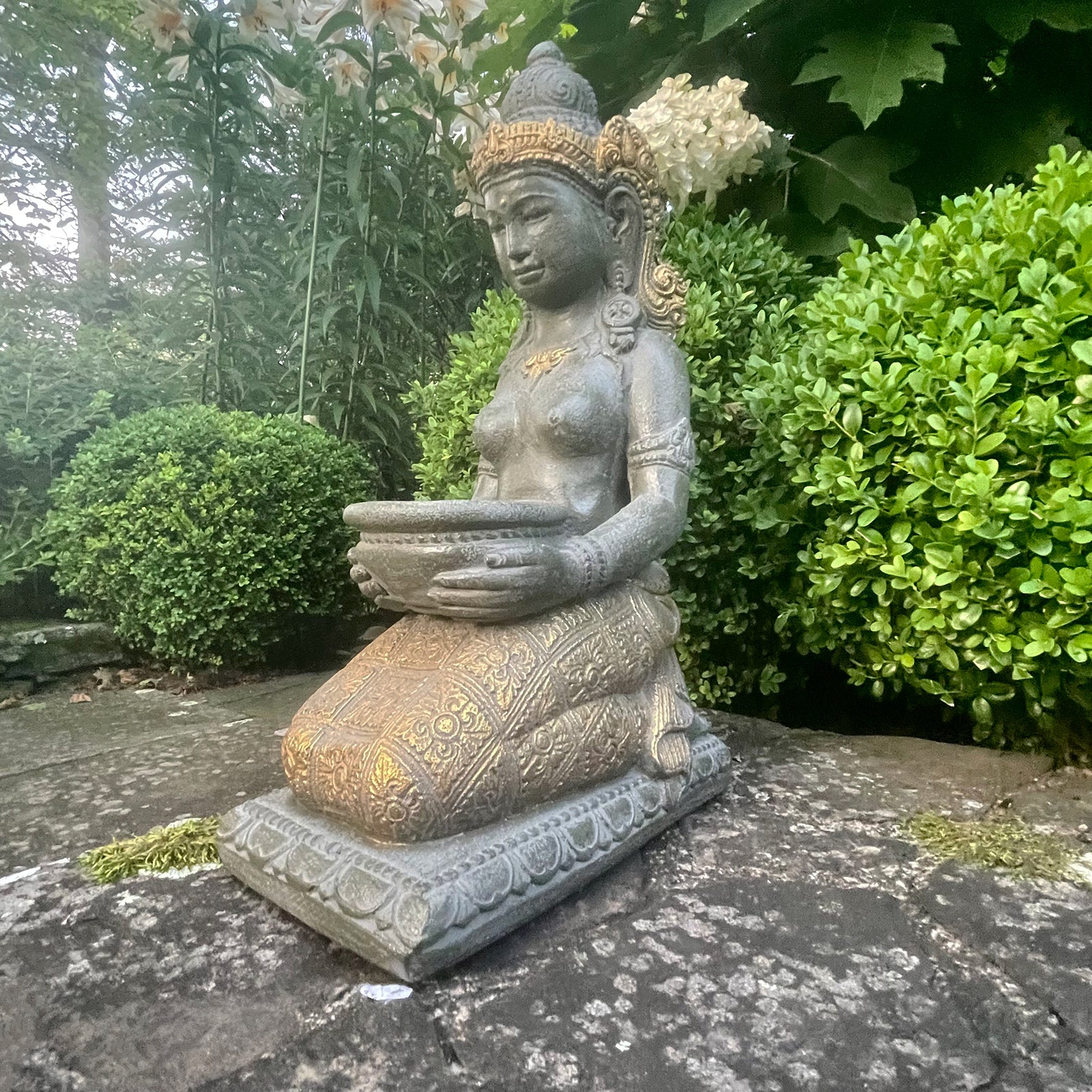 Kneeling Tara Garden Statue、mySite、topwebapps