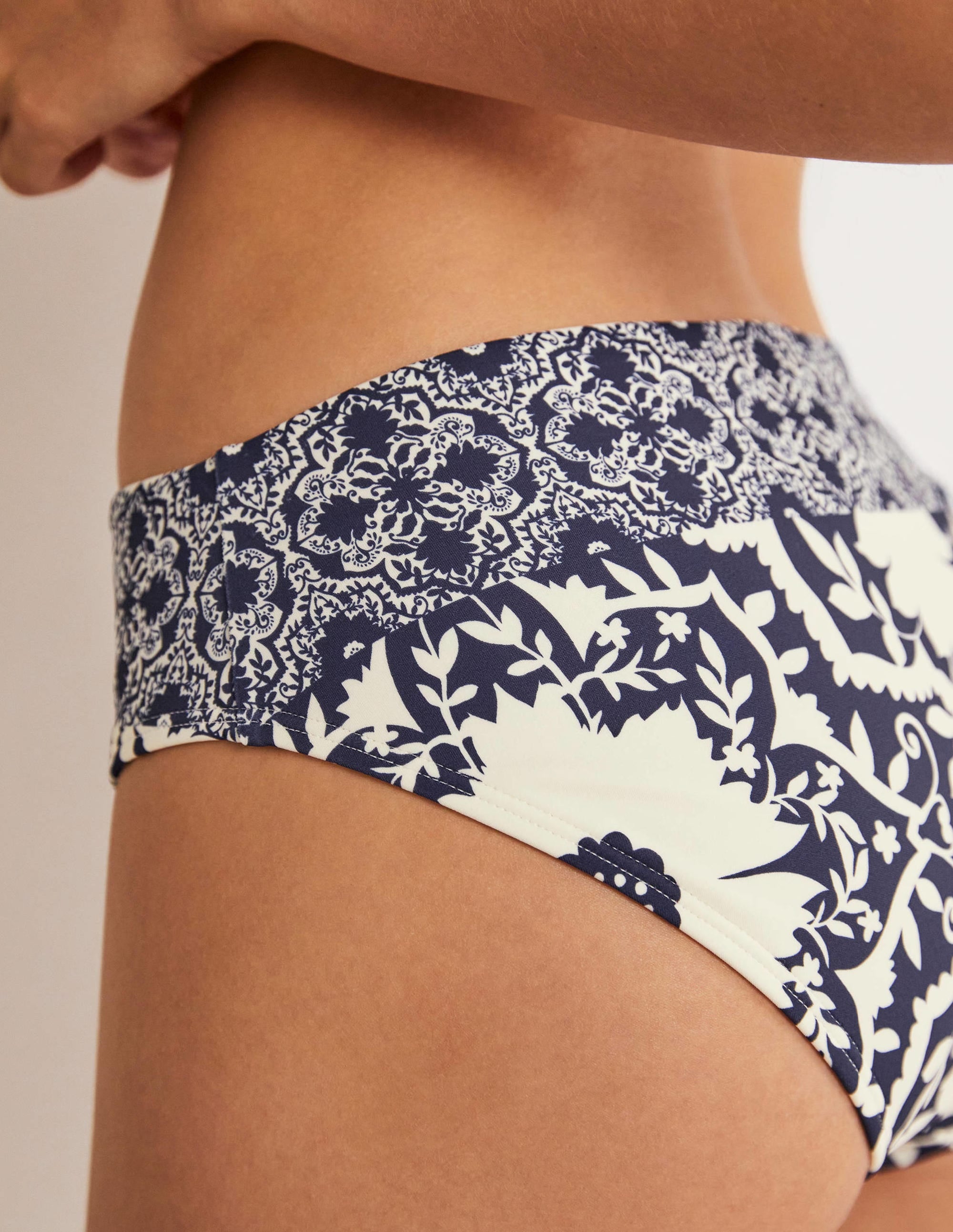  Porto Bikini Bottoms-French Navy, Bloomsbury Mono、mySite、ashleygrahame