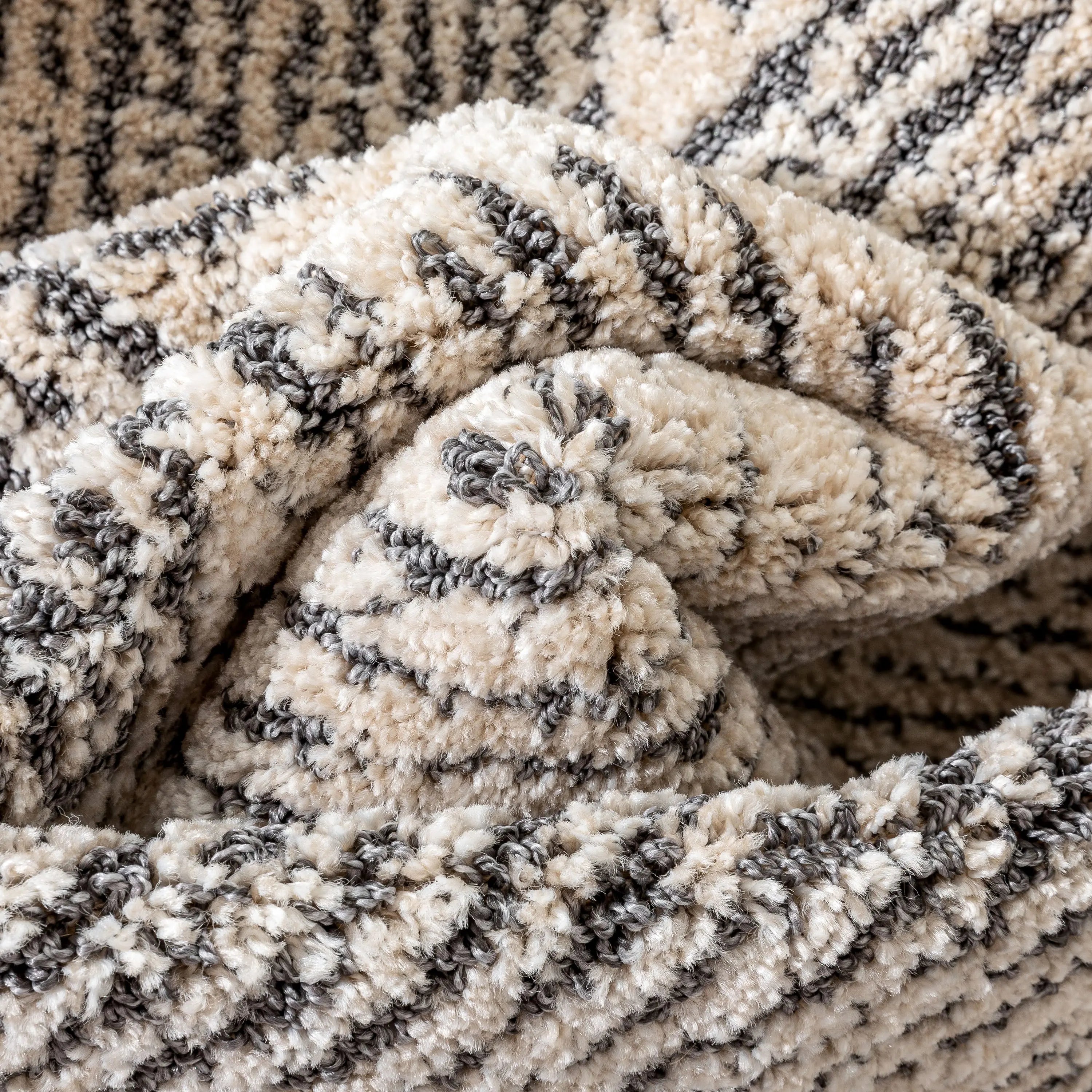 Enzo Tribal Geometric Lines Beige Distressed High-Low Rug、mySite、gigharbornorthrealestate