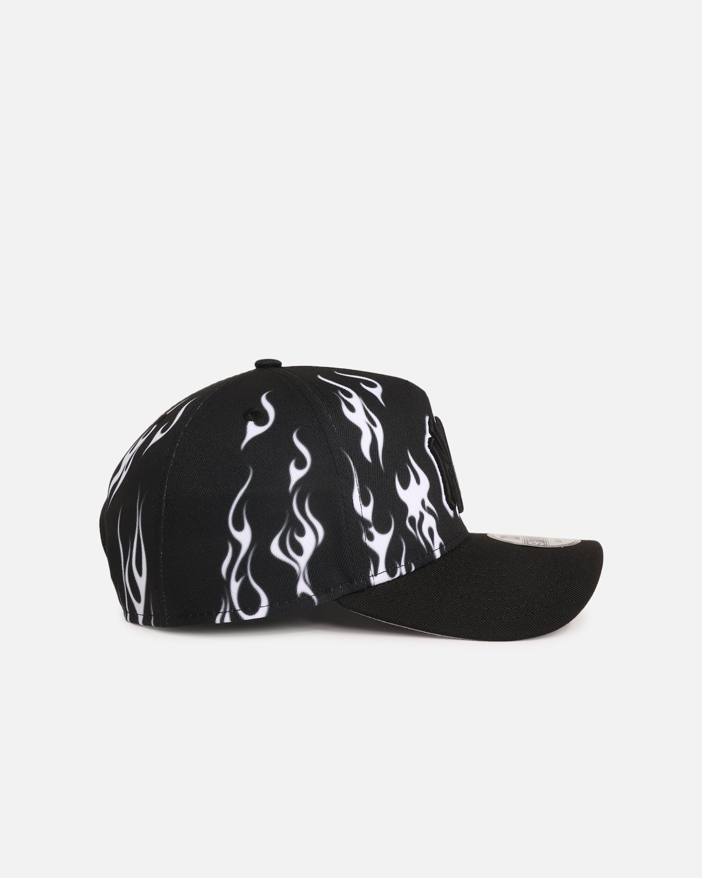 New Era New York Yankees 'Crown Flames' 9OFRTY A-Frame Snapback Black/White、mySite、zt4zffjzw