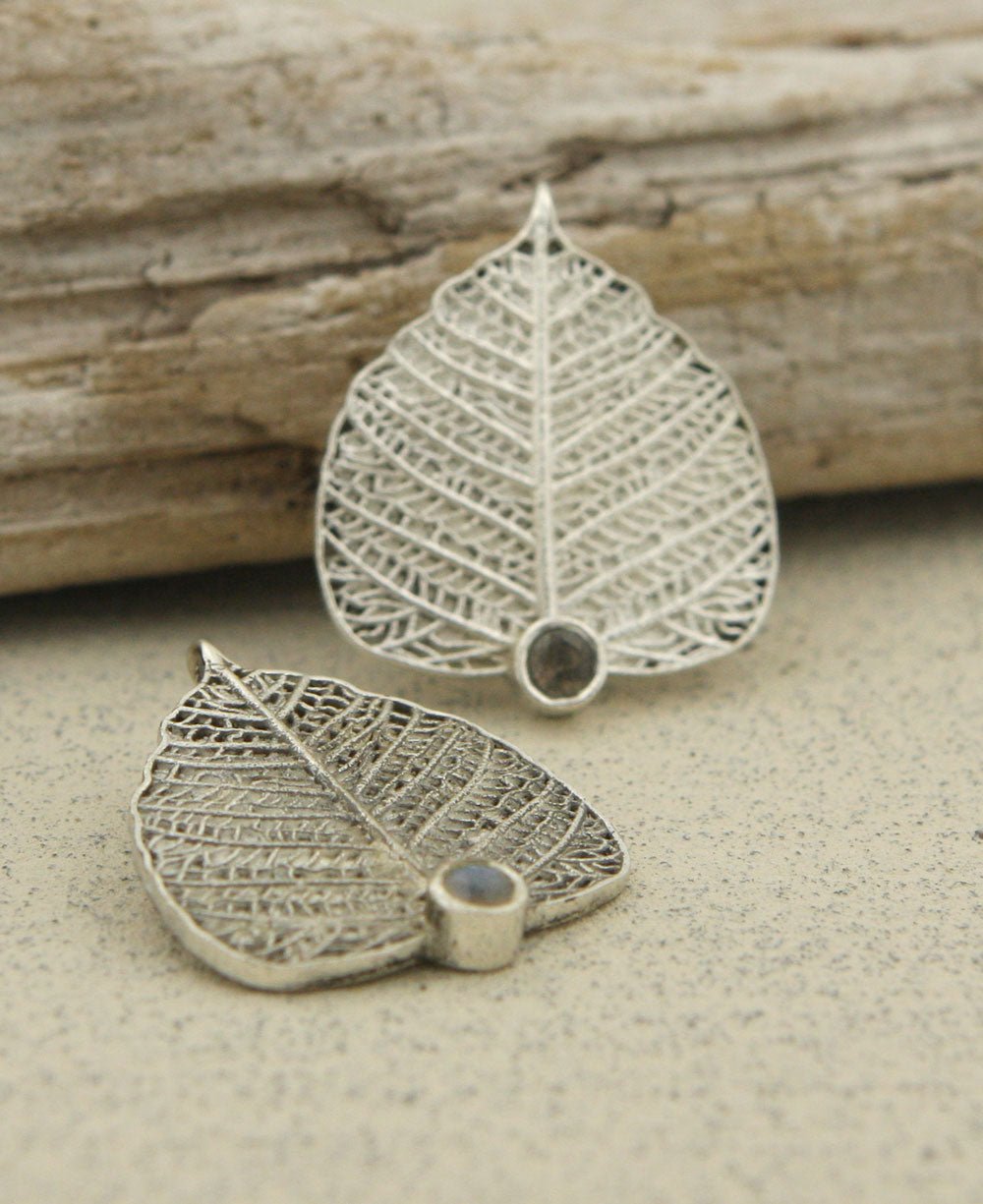 Textured Bodhi Leaf Pendant, Sterling Silver with Labradorite、mySite、topwebapps