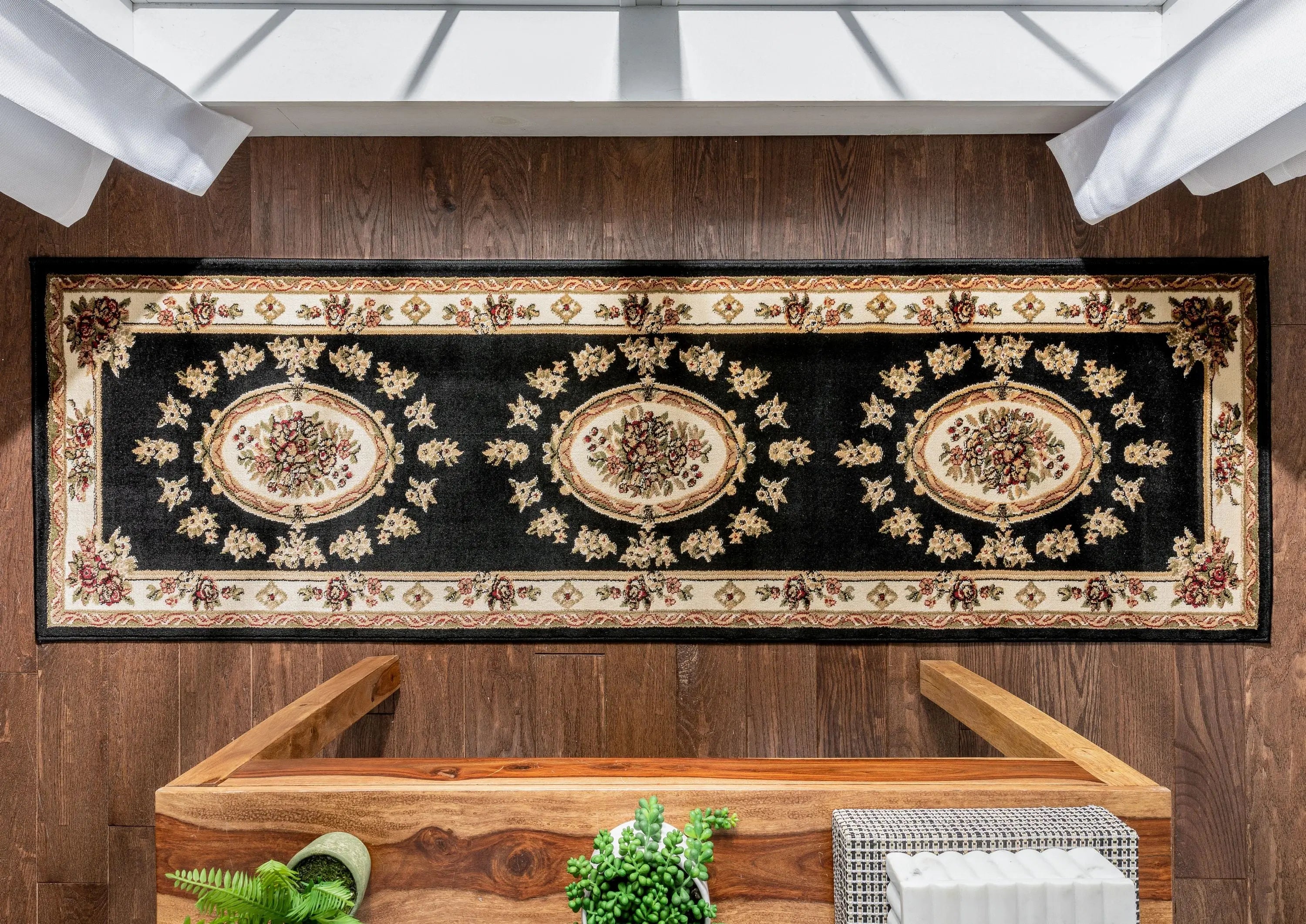 Le Petit Palais Black Traditional Rug、mySite、gigharbornorthrealestate