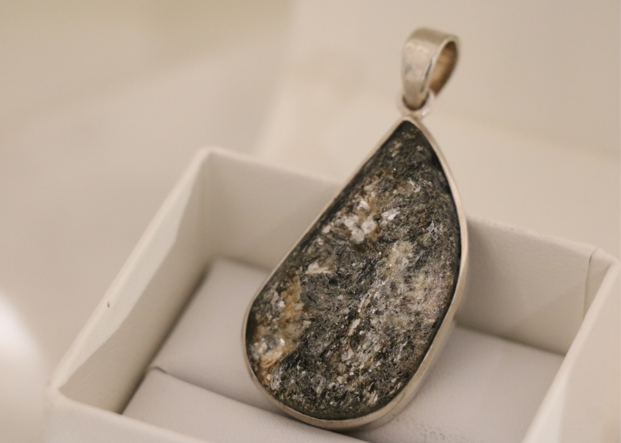 Raw Tourmaline Pendant (Sterling Silver)、mySite、topwebapps
