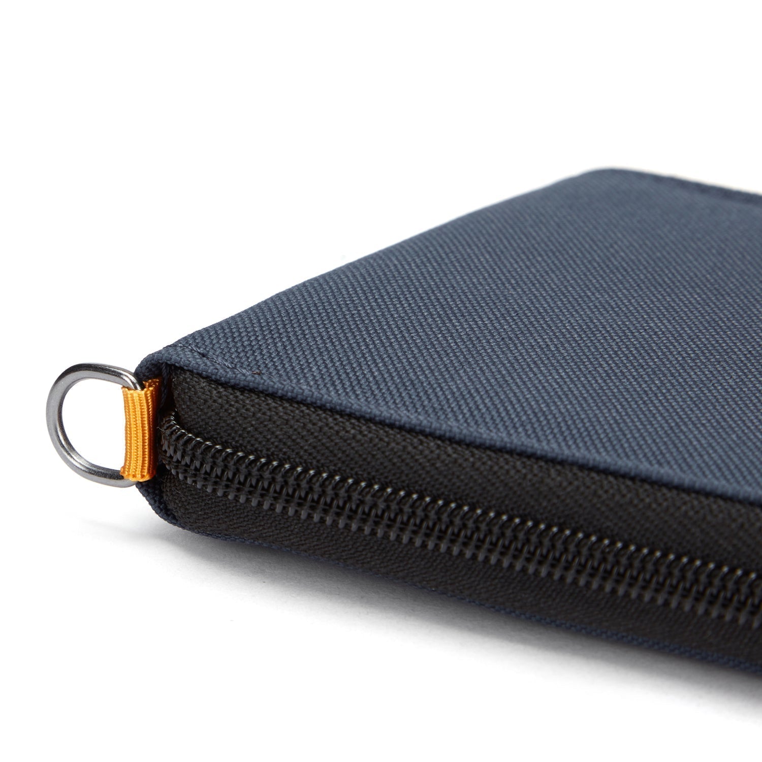 Pacsafe® RFIDsafe™ RFID blocking zip around wallet、mySite、garagedoors4me