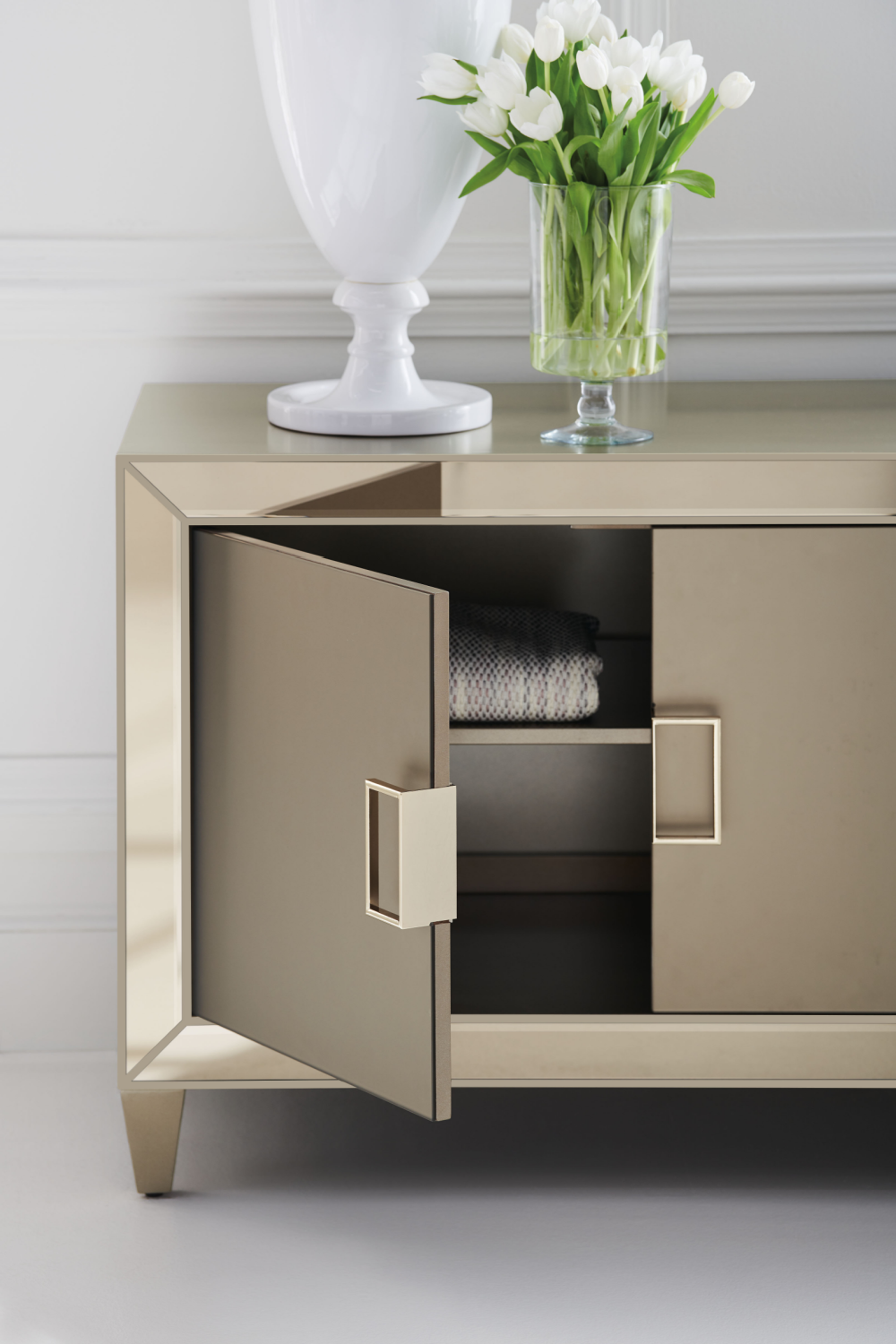 Mirrored Modern Console | Caracole Mogul、mySite、neckold