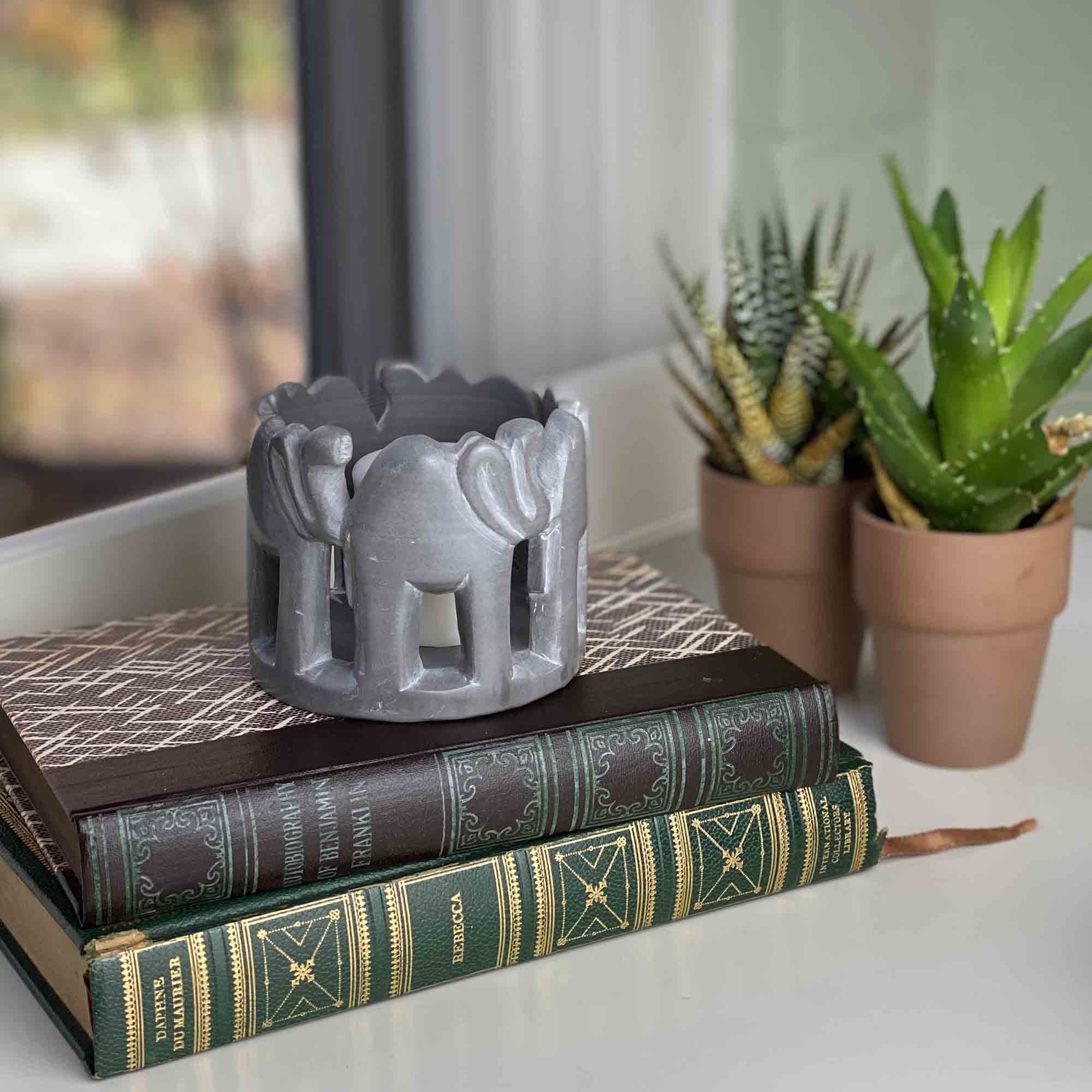 African Circle of Elephants Soapstone Sculpture, 3 to 3.5-inch - Dark Stone *、mySite、g9winljtr