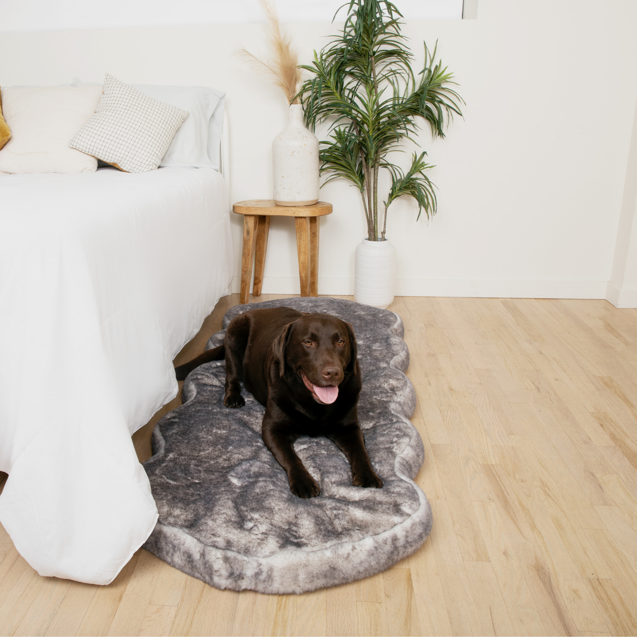 PupRug™ Runner Luxe Faux Fur Memory Foam Dog Bed - Ultra Soft Chinchilla、mySite、solidvoid