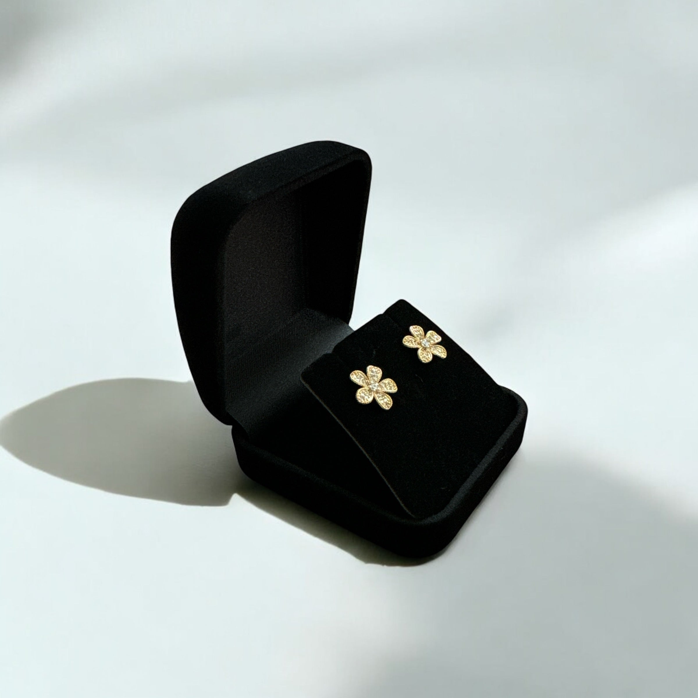 Brinco Flor Cravejado Banho Ouro 18K Zirconia Cristal、mySite、camillekostekn