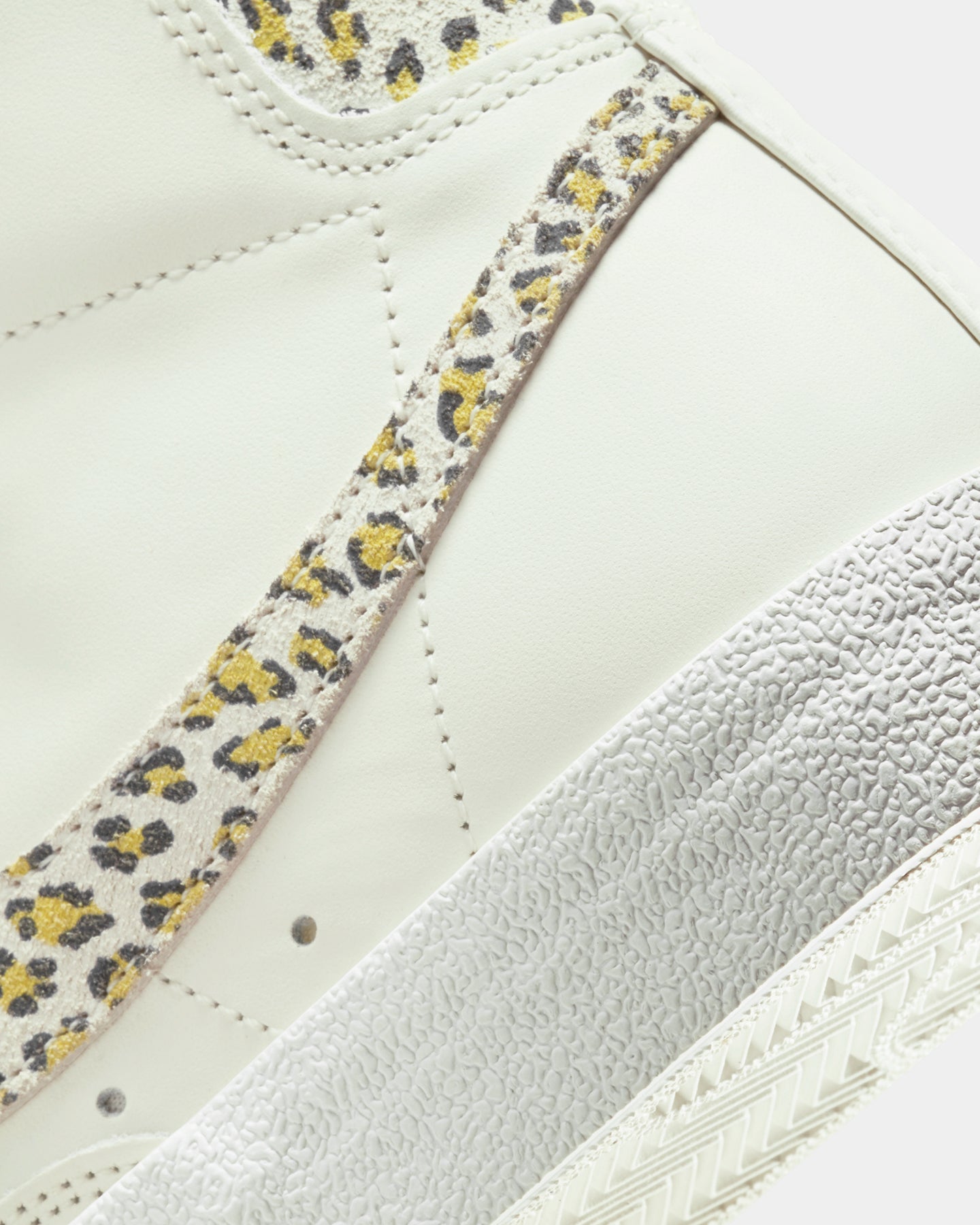 Nike Women's Blazer Mid '77 SE Sail/Leopard、mySite、zt4zffjzw