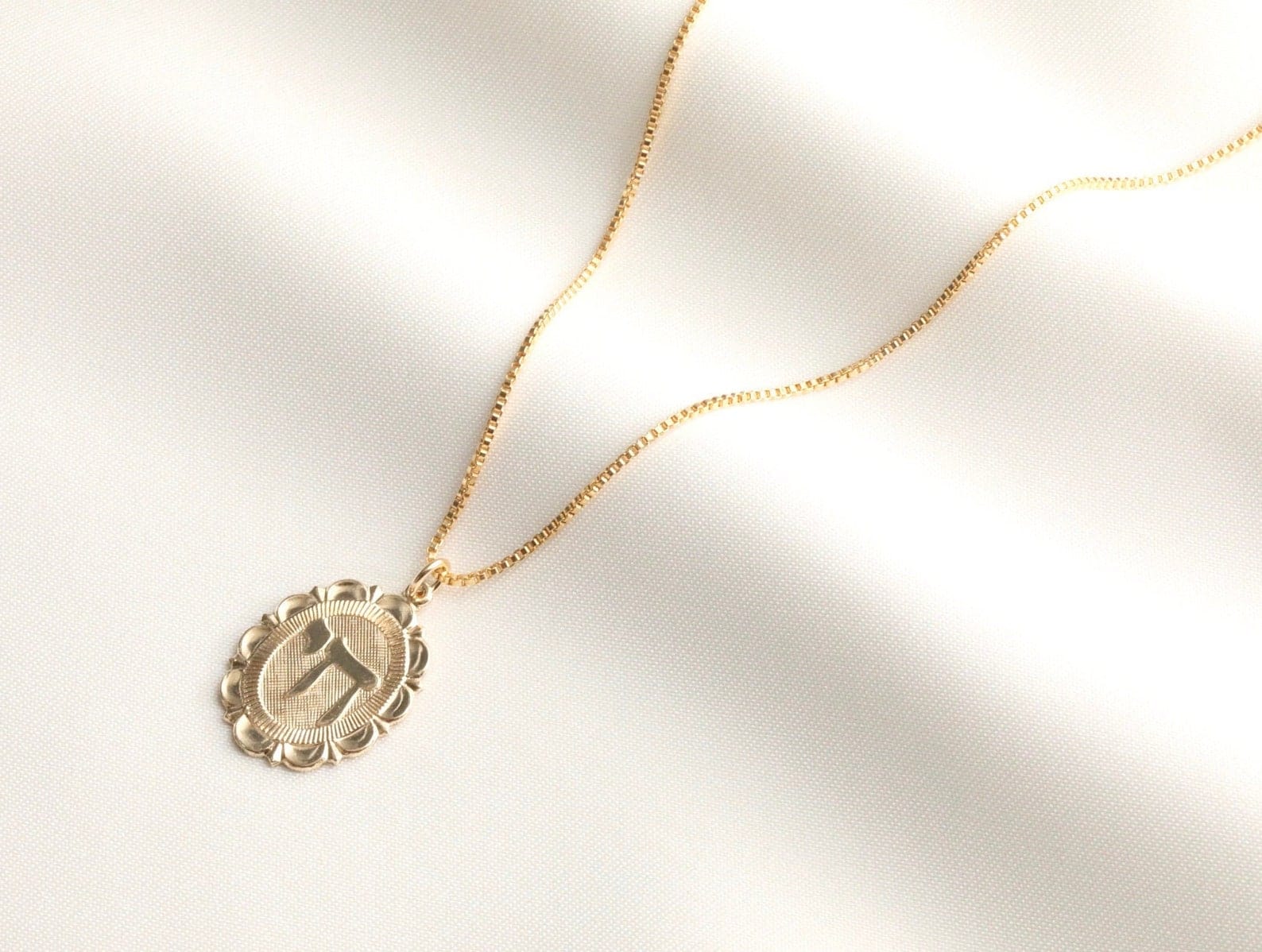 Chai Gold Medallion Necklace、mySite、topwebapps