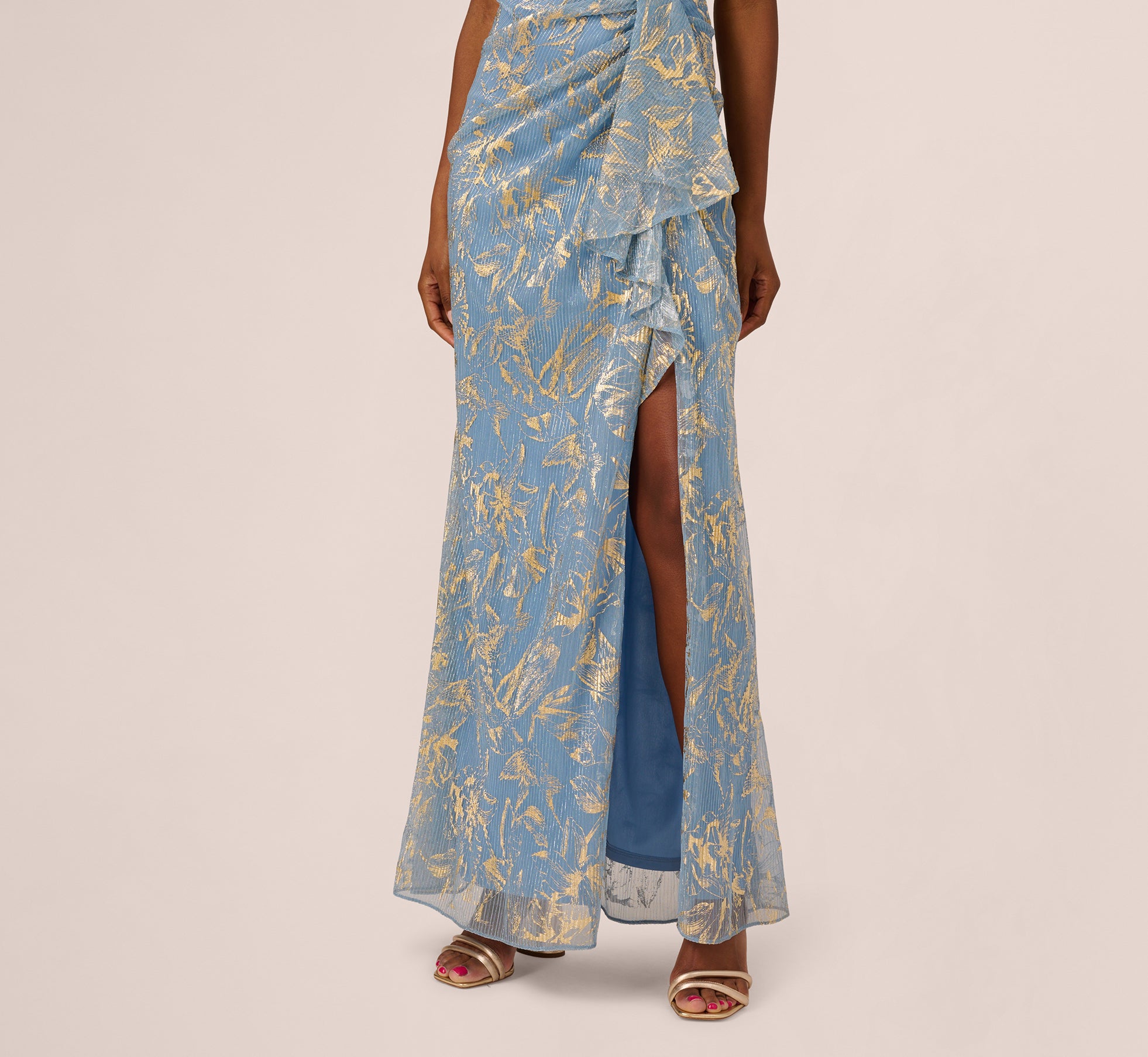 Metallic Crinkle Keyhole Halter Gown In Light Blue Gold、mySite、solidvoid