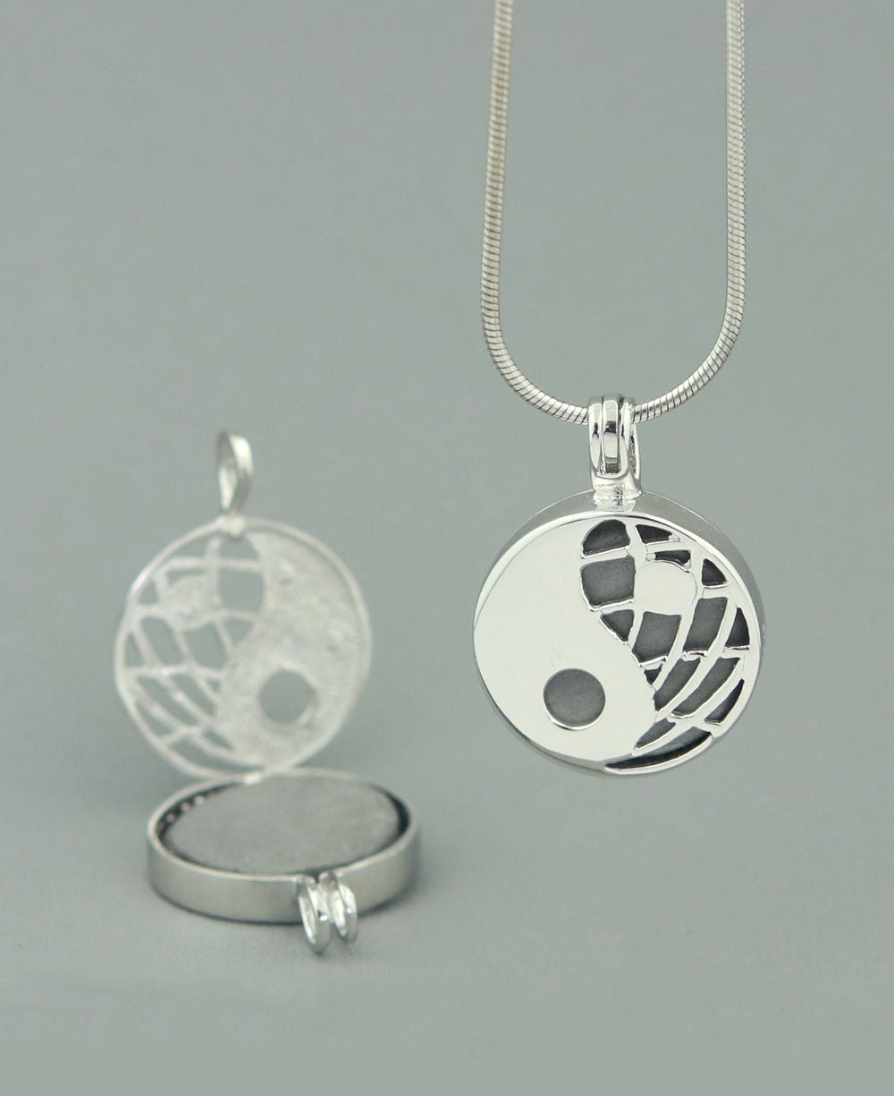 Sterling Silver Balancing Yin Yang Locket Pendant、mySite、topwebapps
