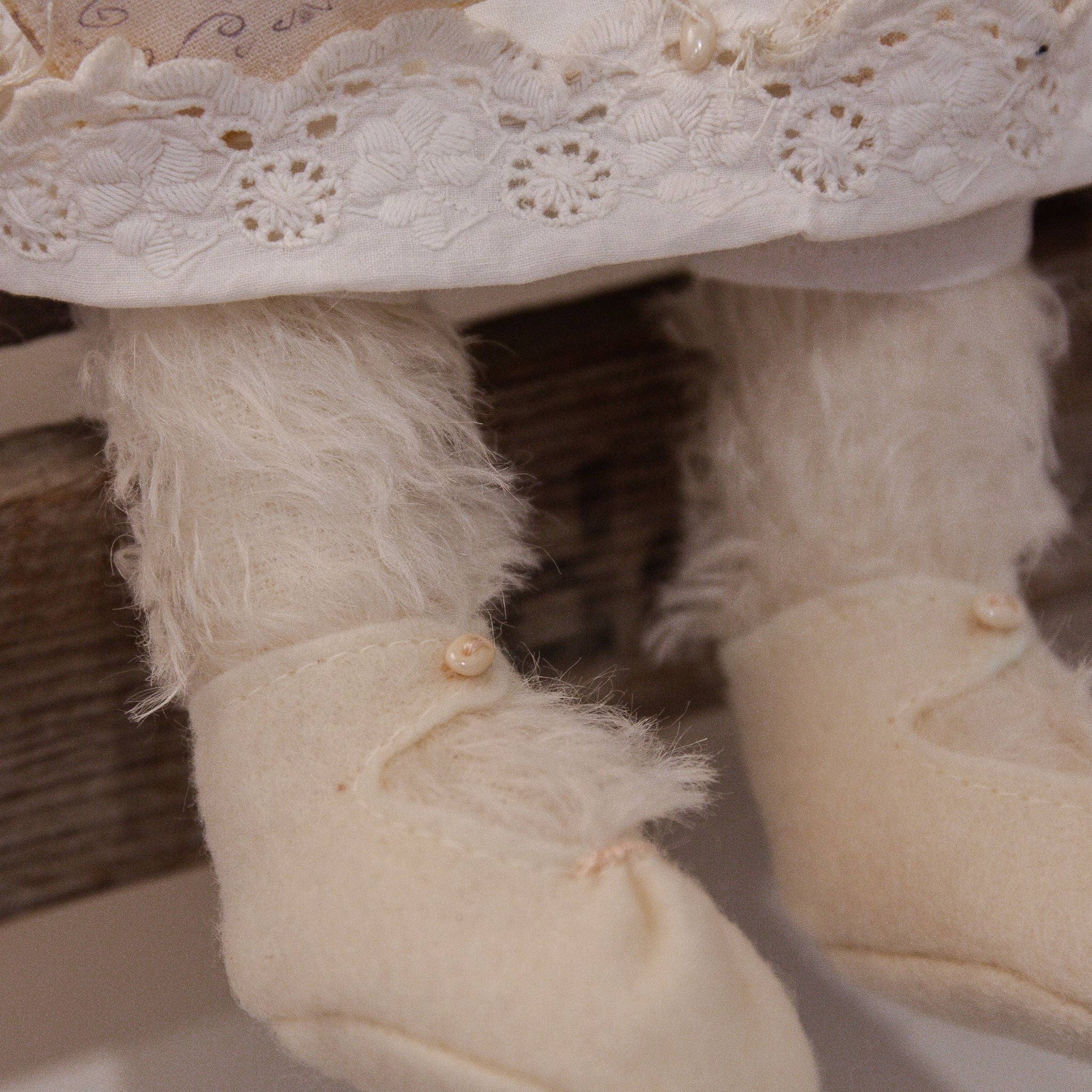 RETIRED - Hutch Studio - Lovely Love Note - Hand-Crafted Curly Mohair Cream Bunny、mySite、g9winljtr