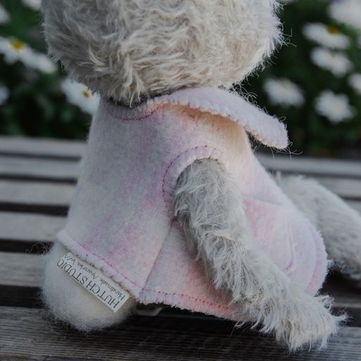 RETIRED - Hutch Studio Original - Moe Hare - Hand-Crafted Mohair & Vintage Wool Bunny、mySite、g9winljtr