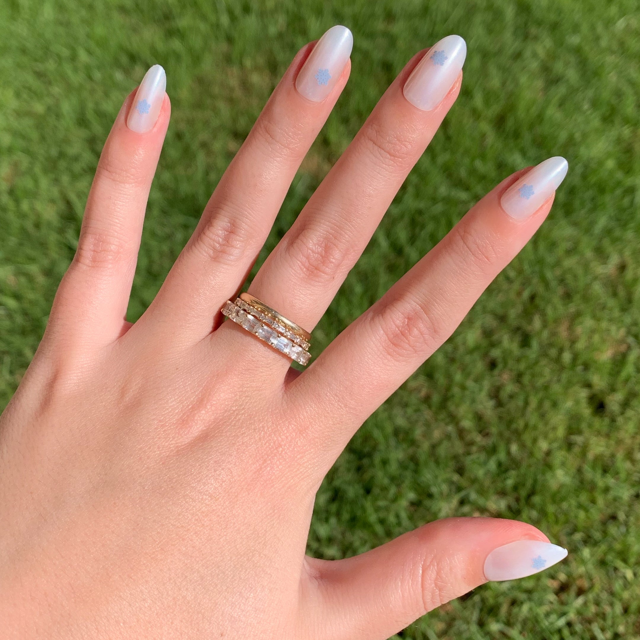 Shimmer Snowflake | Oval | Medium、mySite、solidvoid