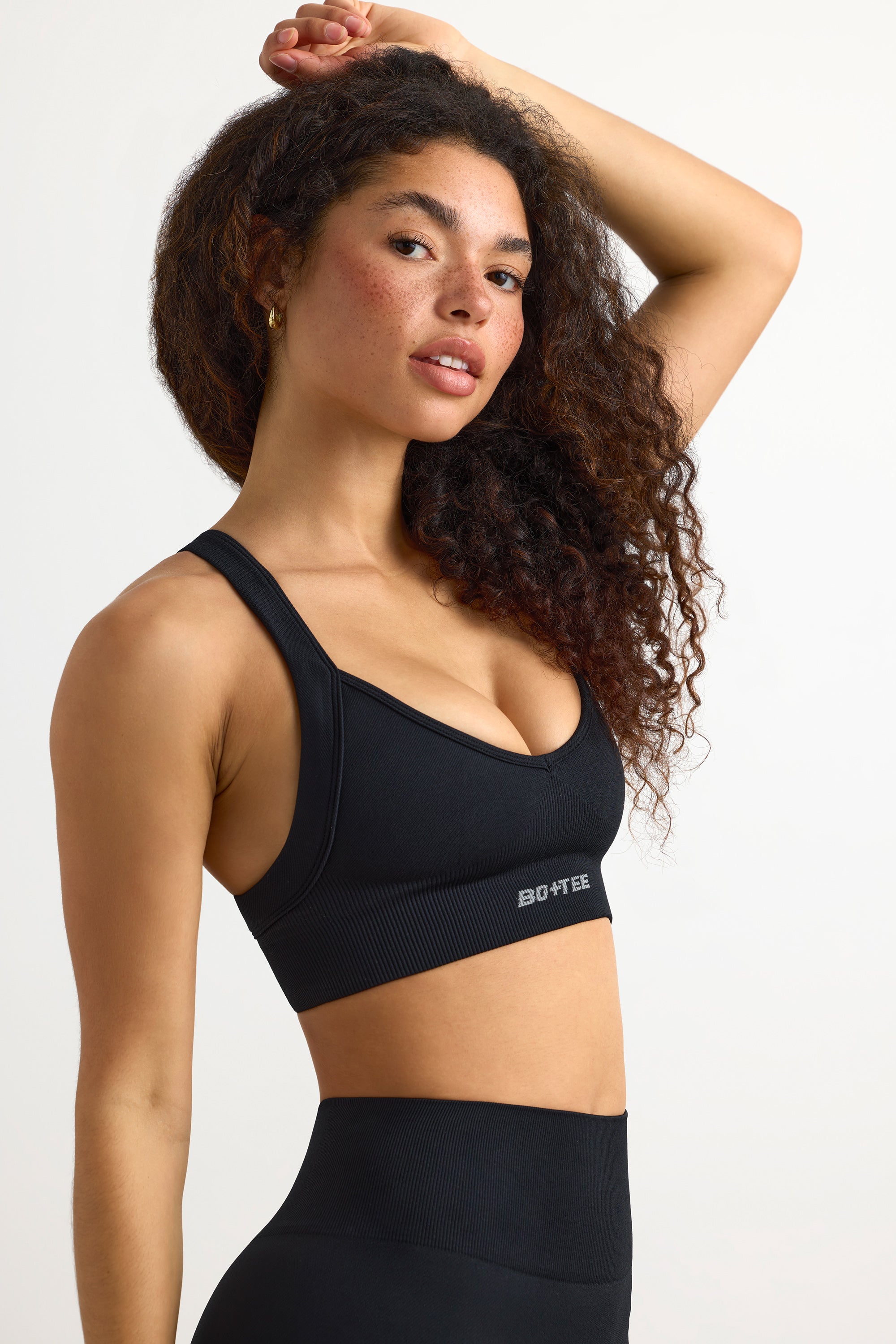 Super Sculpt Seamless Cross-Back Sports Bra in Black、mySite、solidvoid