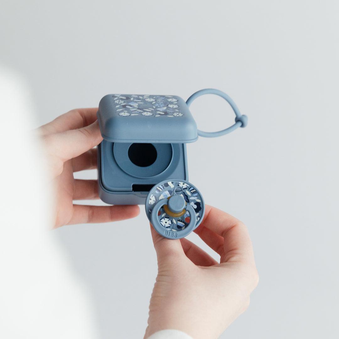  BIBS X LIBERTY Pacifier Box - Petrol - Bobo、mySite、merchandisen
