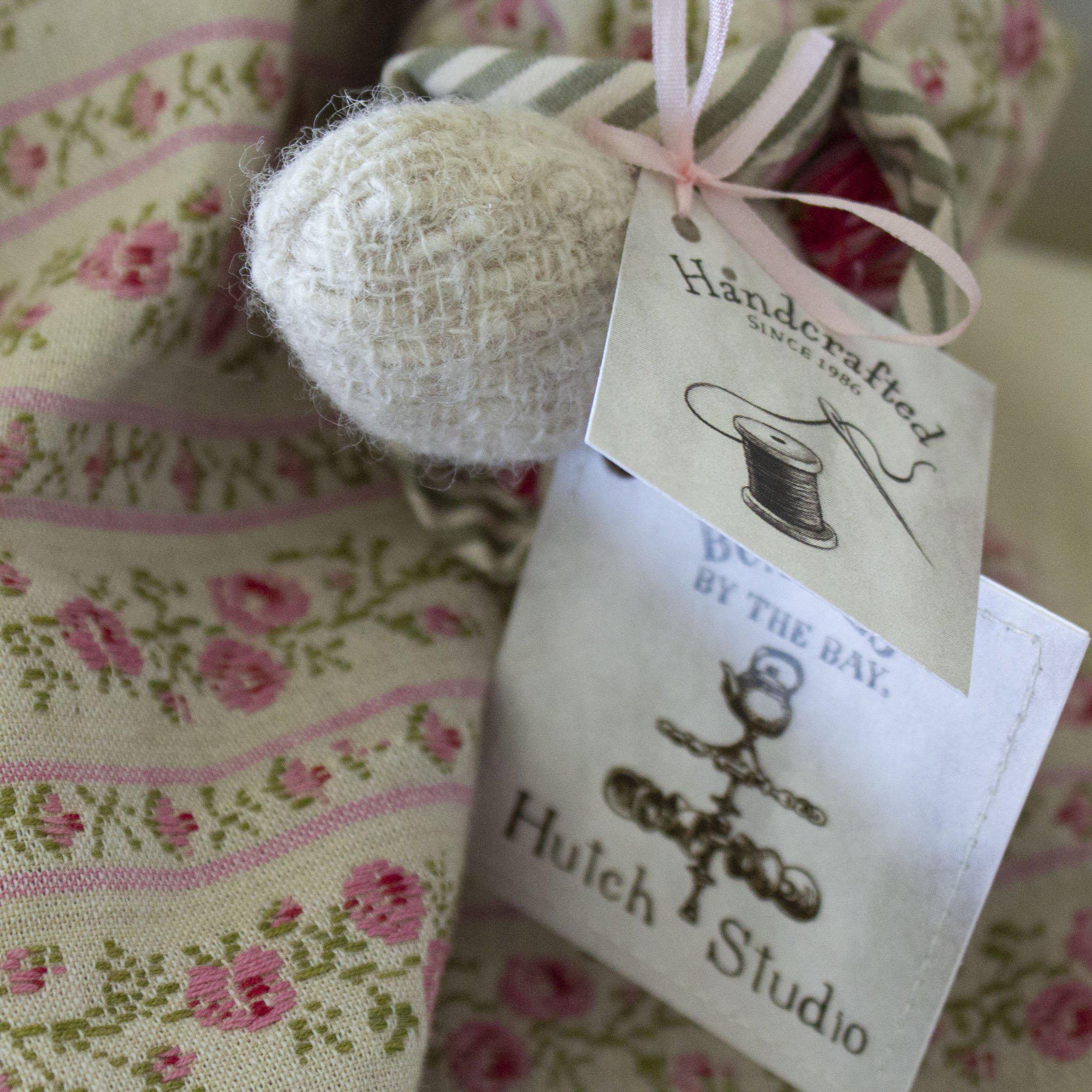 RETIRED - Hutch Studio - Rose Trellis - One Of A Kind Bunny、mySite、g9winljtr