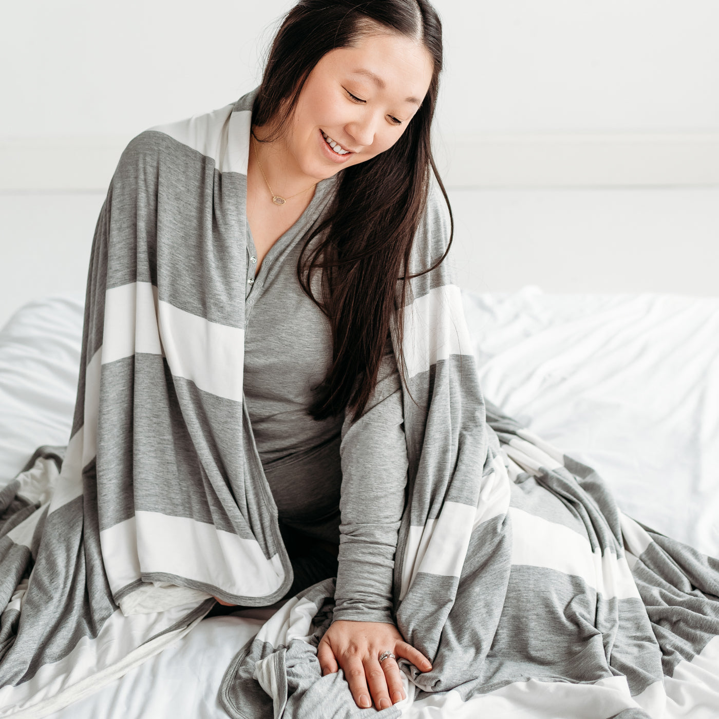 Heather Gray Wide Stripe Oversized Cloud Blanket®、mySite、g9winljtr