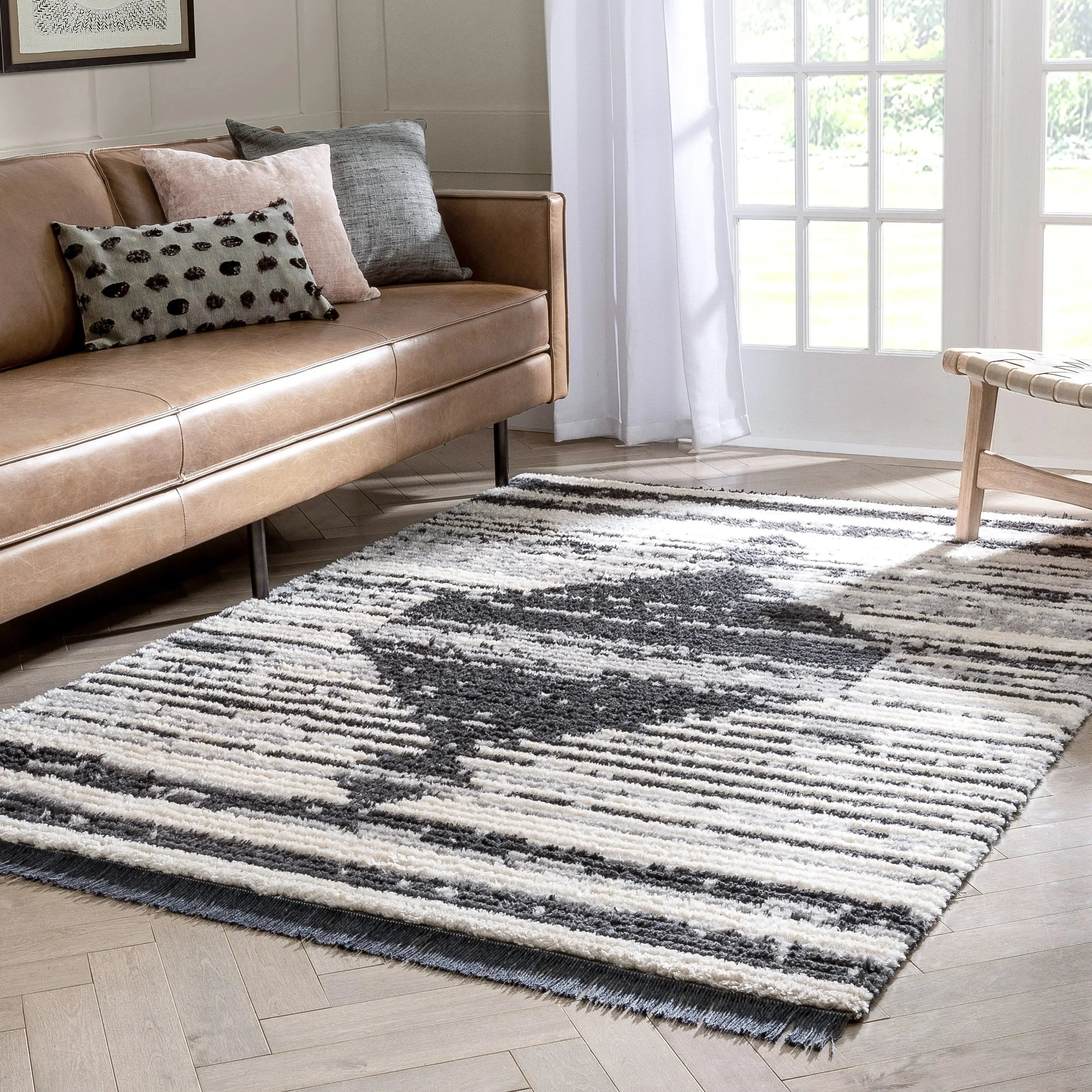 Sakari Moroccan Diamond Medallion Pattern Grey High-Low Textured Pile Rug、mySite、gigharbornorthrealestate