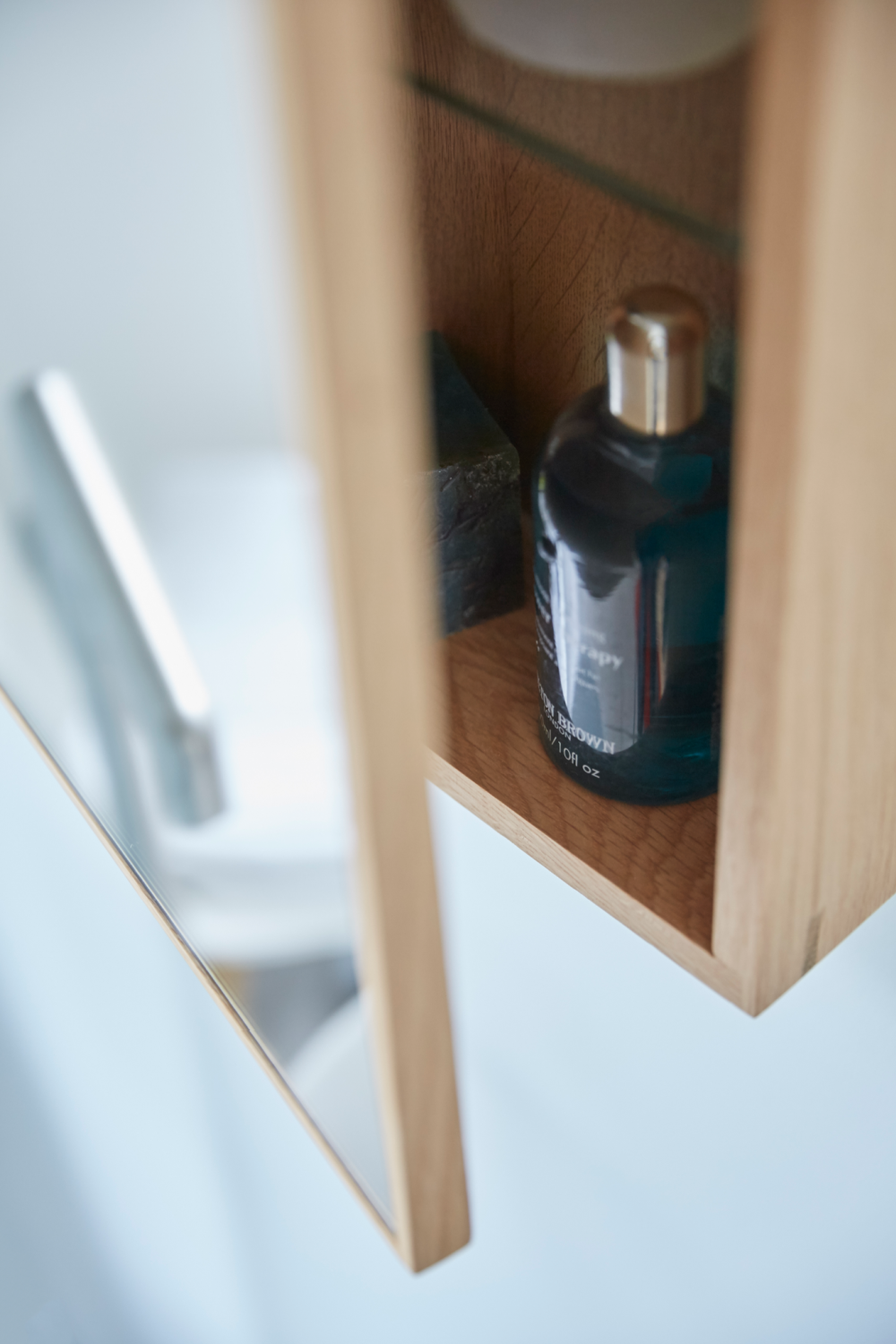 Oak Bathroom Cabinet with Mirror | Wireworks Slimline、mySite、neckold