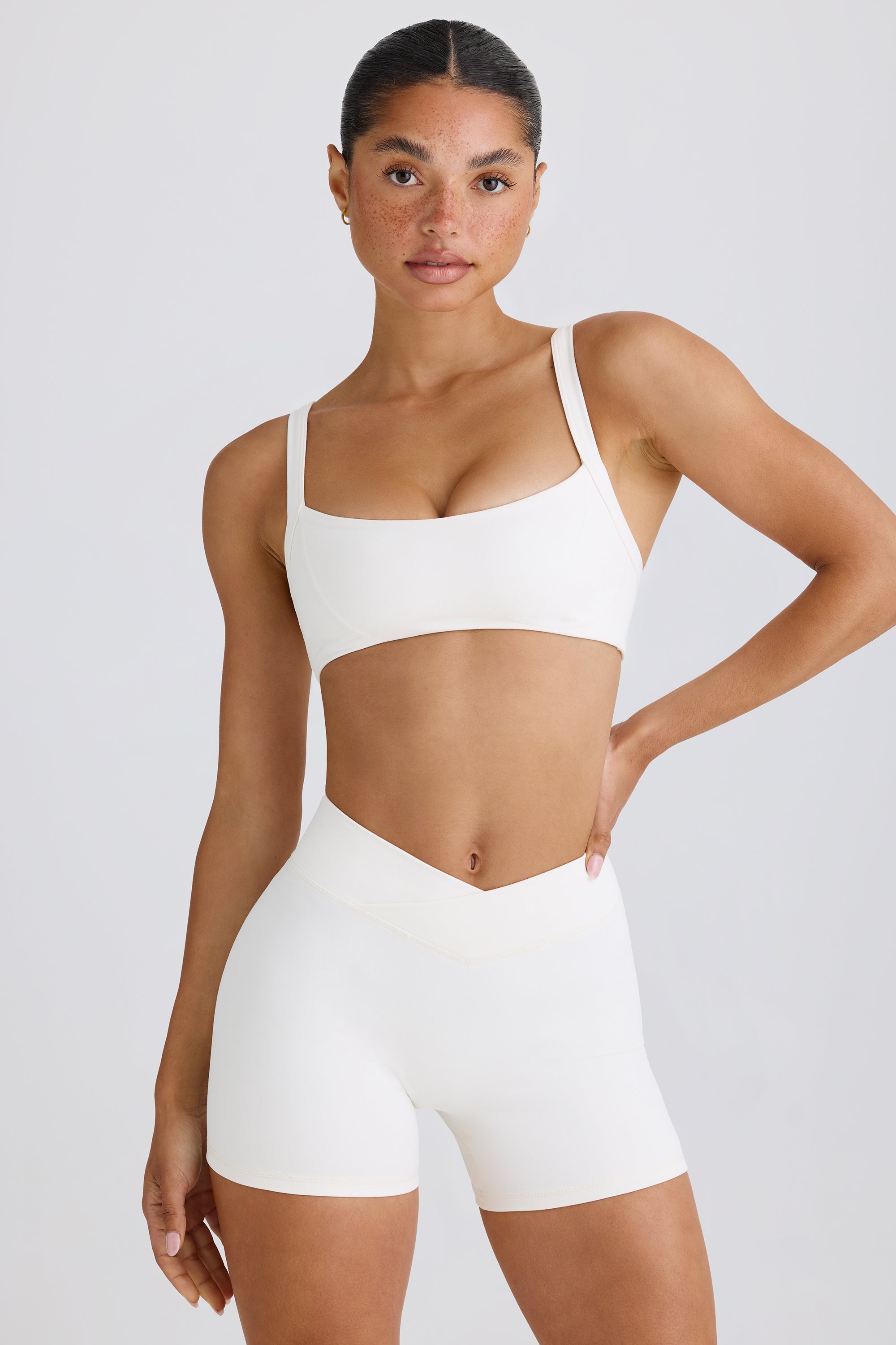 Soft Active Contrast-Trim Sports Bra in White、mySite、solidvoid