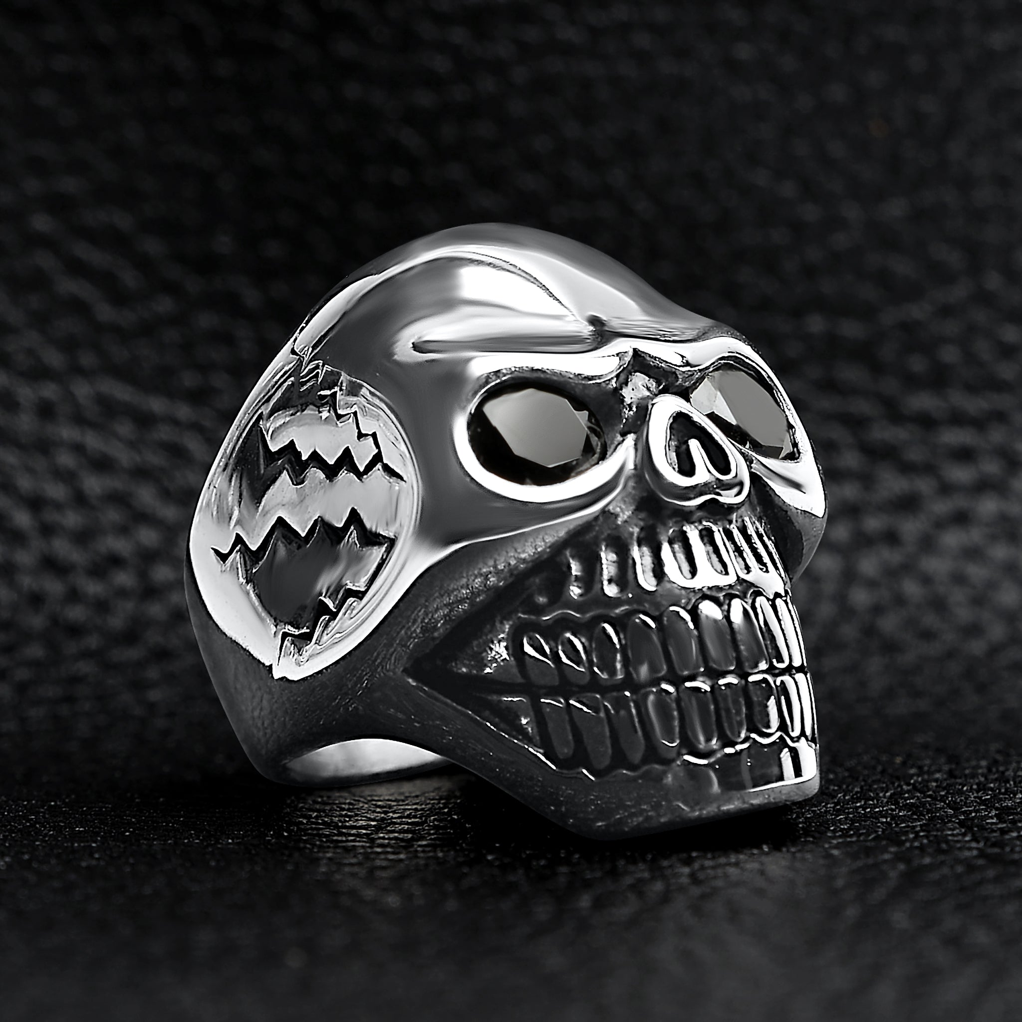 Detailed Cracked Skull with CZ Eyes Stainless Steel Ring / SCR4033、mySite、dreamappss