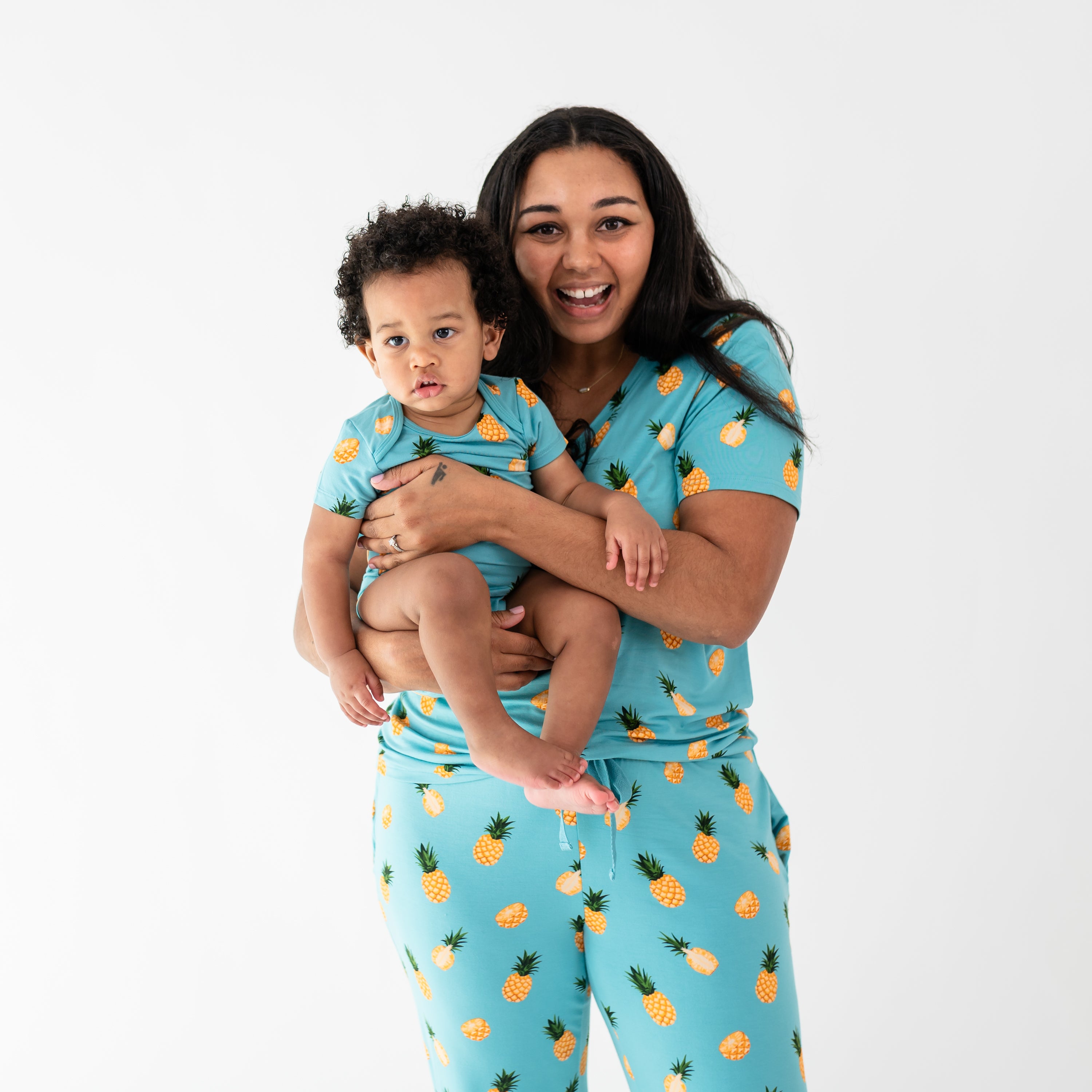  Women’s Relaxed Fit V-Neck in Pineapple、mySite、layawaytickets