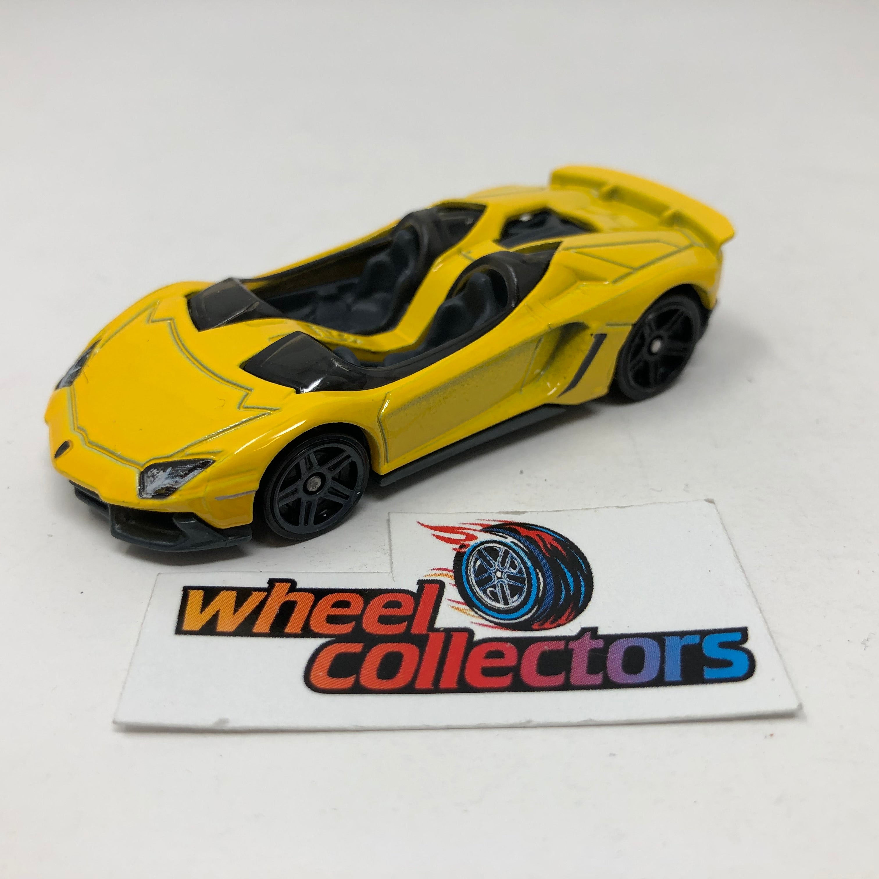 Lamborghini Aventador J * Yellow * Hot Wheels Loose 1:64 Scale、mySite、hgirdovlk