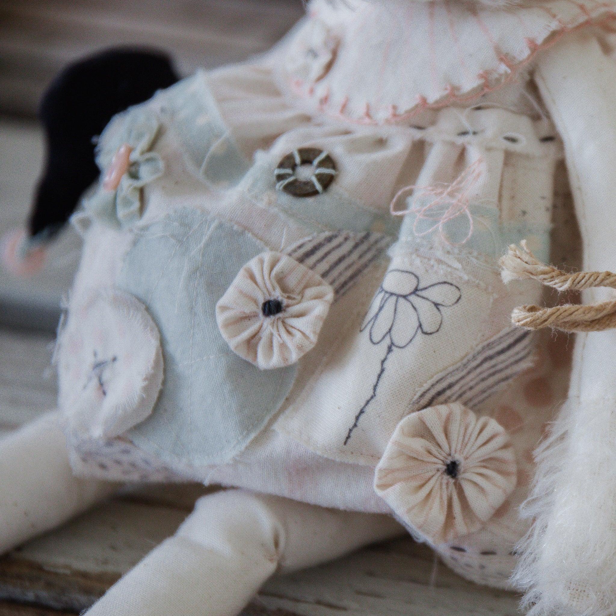 RETIRED - Hutch Studio - Hand Crafted Posie Patchwork & Little Caw、mySite、g9winljtr