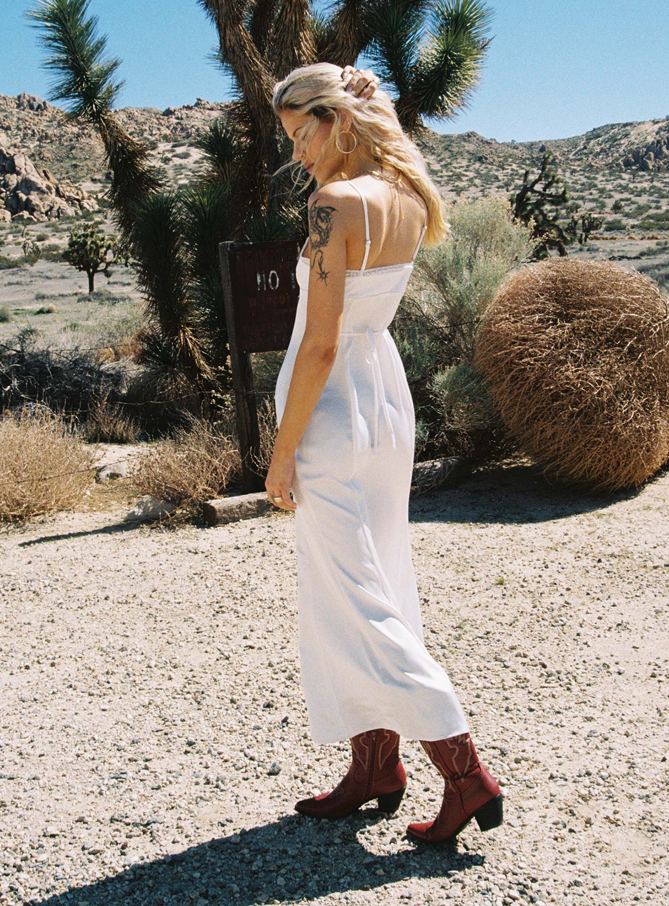 Ematie Maxi Dress White、mySite、solidvoid