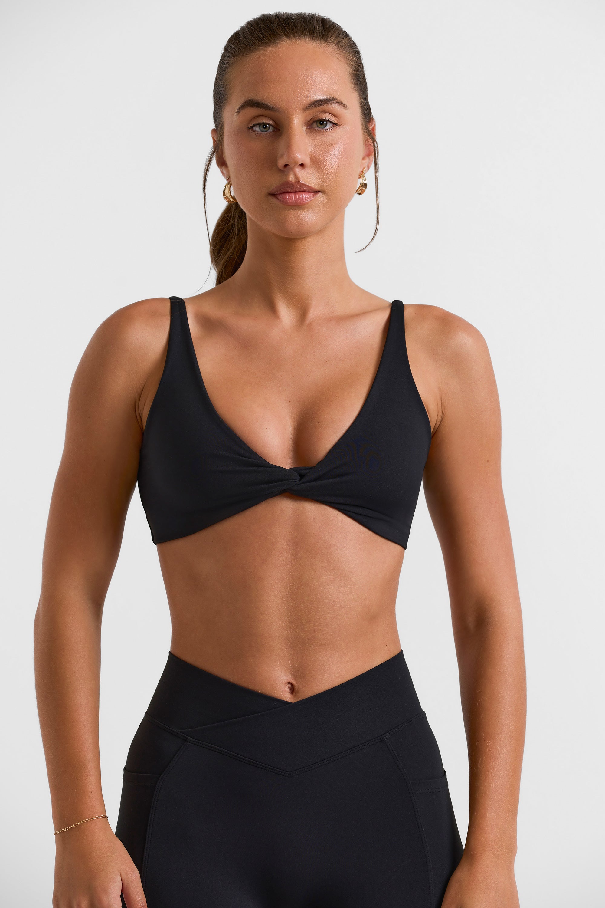 Twist Bust Sports Bra in Black、mySite、solidvoid